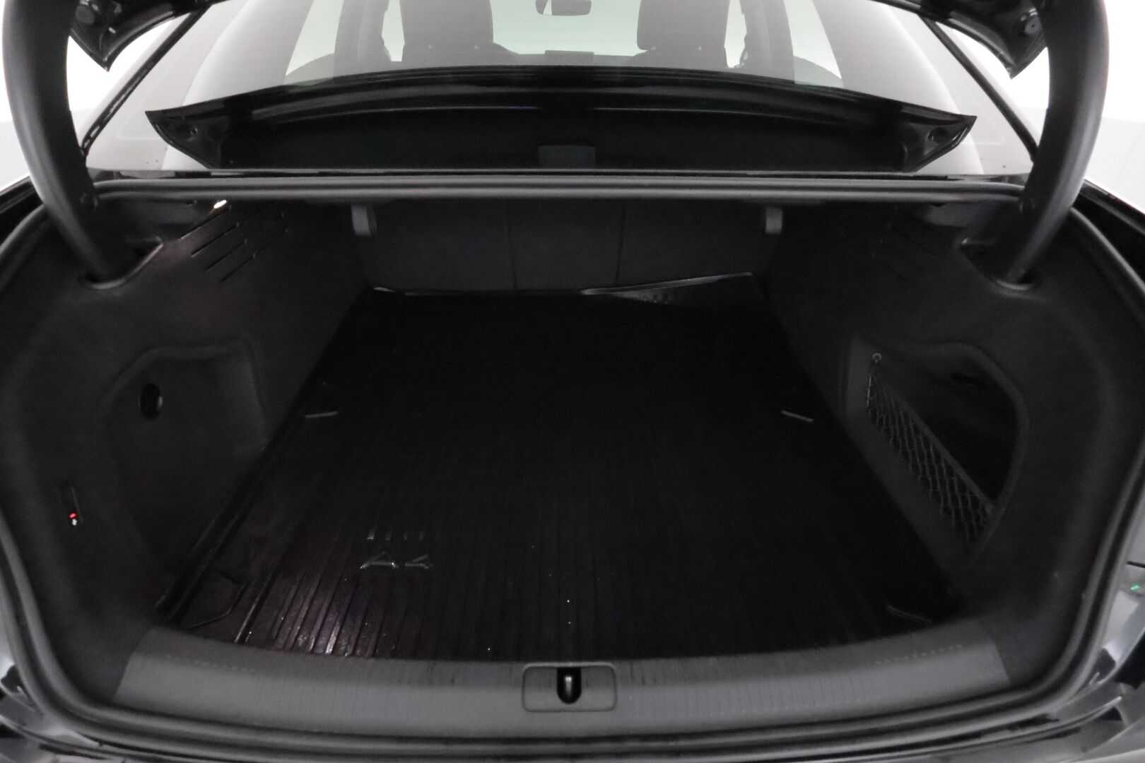 Audi A4 2019 Sedan Business Sport 45 TFSI 180 kW MHEV quattro S tronic - Suomiauto / Webasto / Adapt.Vakkari / Matrix LED / Digital Cockpit / Kattoluukku / Nahka-Alcantara / Vetokoukku / Supervarusteet!