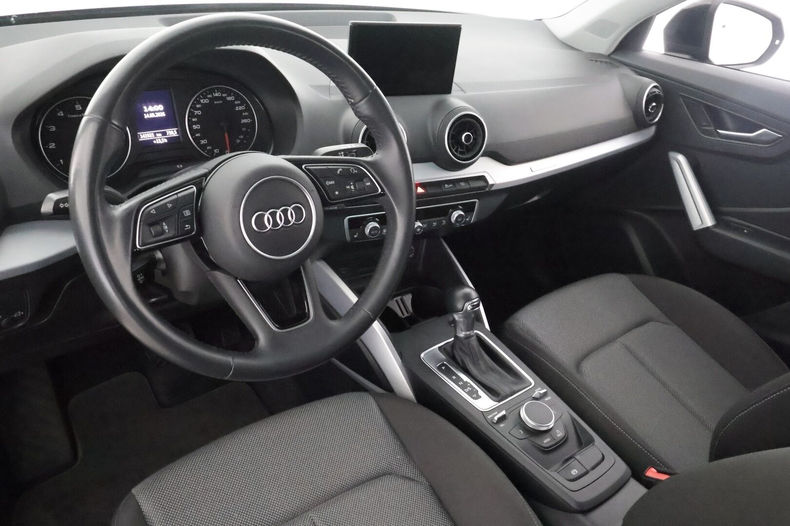 Audi Q2 2020 Pro Business Sport 35 TFSI 110 kW S tronic - | Webasto | Koukku | LED | Vakkari | Pre Sense | P.tutka | Apple & Android | Merkkihuollettu | 1-om suomiauto | 2x renkaat aluin | 