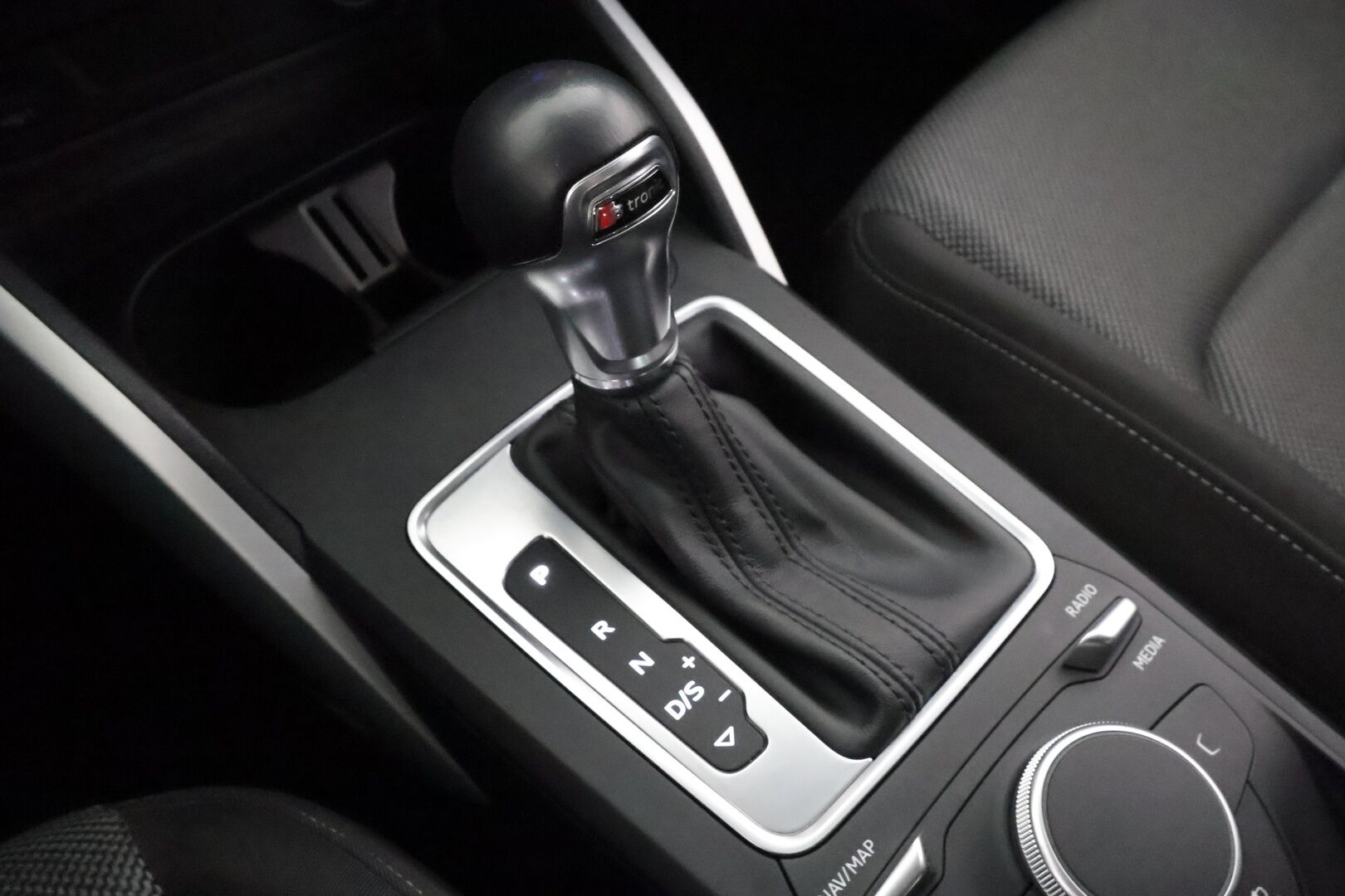 Audi Q2 2020 Pro Business Sport 35 TFSI 110 kW S tronic - | Webasto | Koukku | LED | Vakkari | Pre Sense | P.tutka | Apple & Android | Merkkihuollettu | 1-om suomiauto | 2x renkaat aluin | 