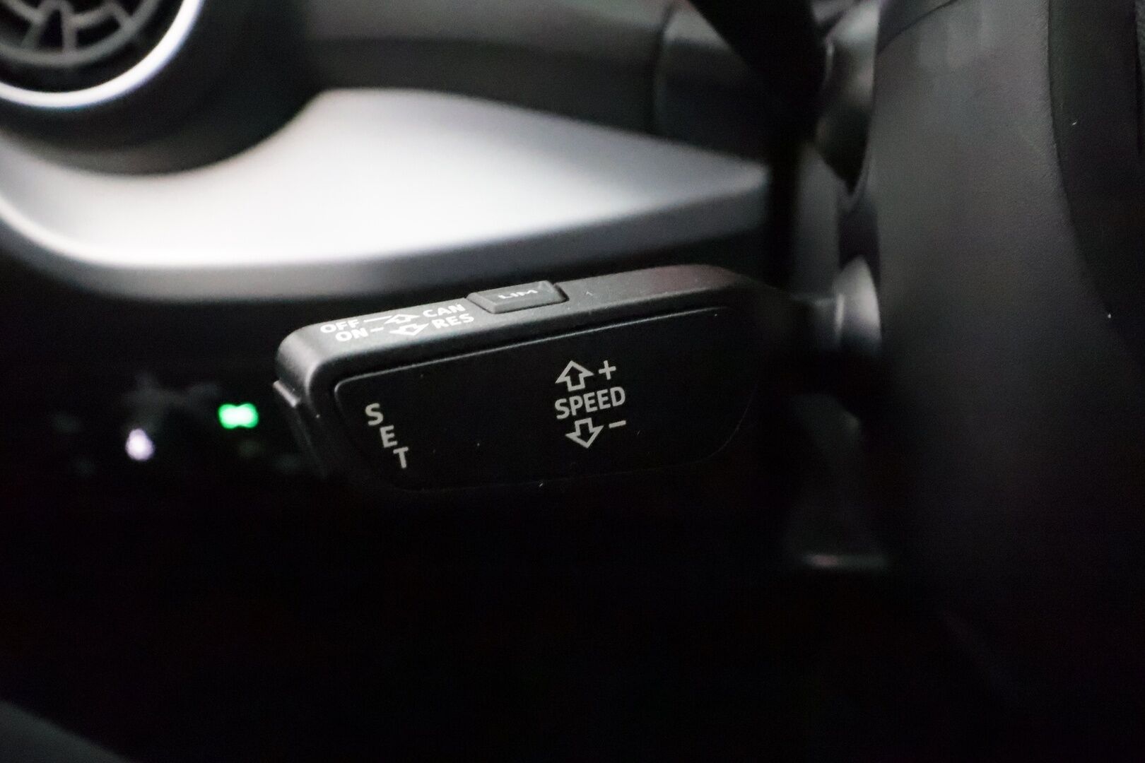 Audi Q2 2020 Pro Business Sport 35 TFSI 110 kW S tronic - | Webasto | Koukku | LED | Vakkari | Pre Sense | P.tutka | Apple & Android | Merkkihuollettu | 1-om suomiauto | 2x renkaat aluin | 