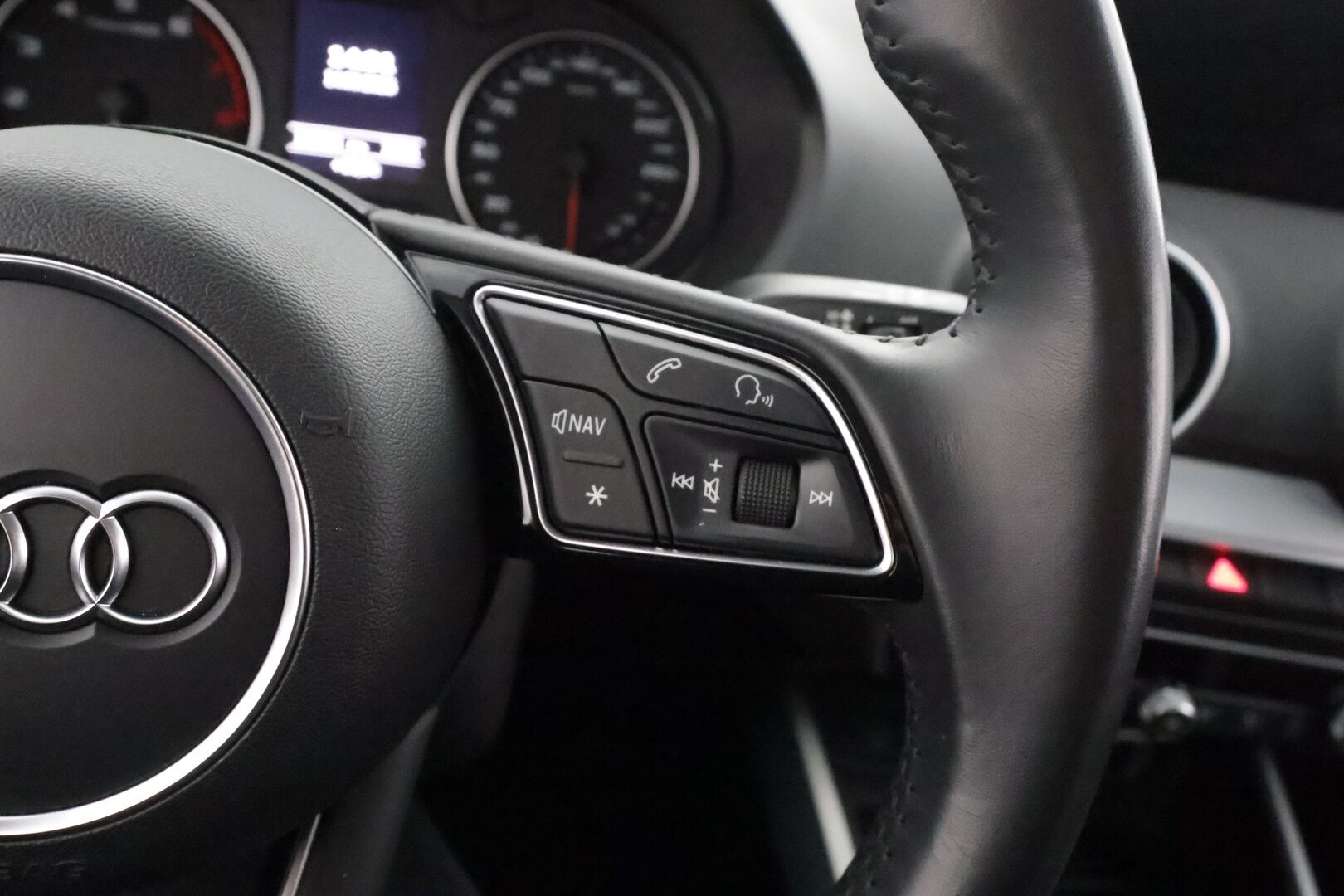 Audi Q2 2020 Pro Business Sport 35 TFSI 110 kW S tronic - | Webasto | Koukku | LED | Vakkari | Pre Sense | P.tutka | Apple & Android | Merkkihuollettu | 1-om suomiauto | 2x renkaat aluin | 