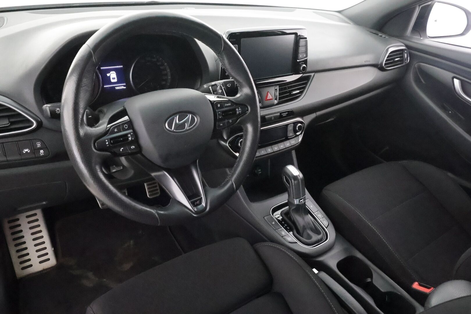 Hyundai i30 Fastback 2020 1,4 T-GDI 140 hv 7DCT-aut N Line - | LED | P.kamera | Vakkari | Keyless | Apple & Android | Lämm. ratti | Lane Assist | Bluetooth | Penkinlämmittimet | Aut. pitkät | 2x renkaat aluin | 