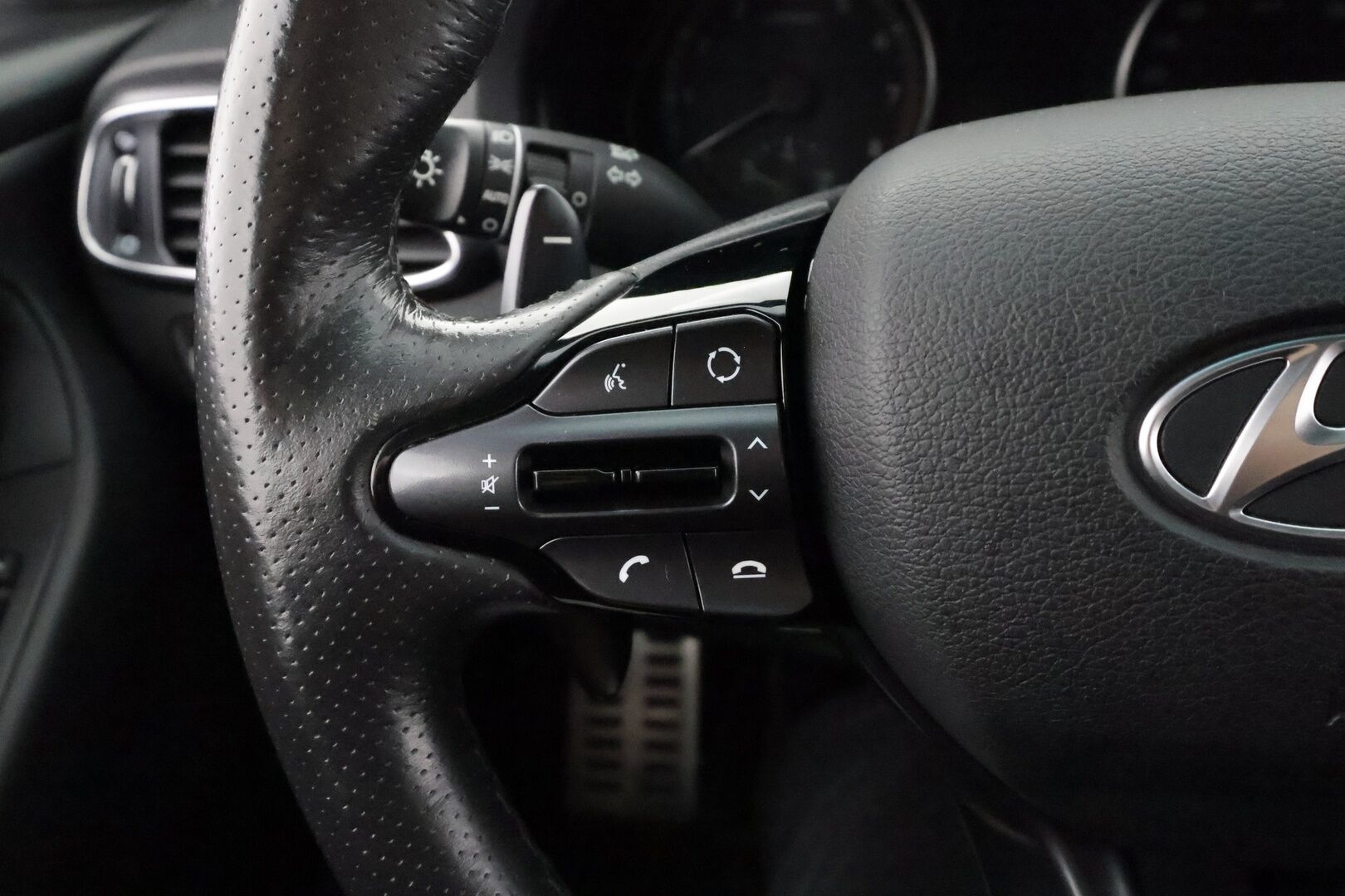 Hyundai i30 Fastback 2020 1,4 T-GDI 140 hv 7DCT-aut N Line - | LED | P.kamera | Vakkari | Keyless | Apple & Android | Lämm. ratti | Lane Assist | Bluetooth | Penkinlämmittimet | Aut. pitkät | 2x renkaat aluin | 