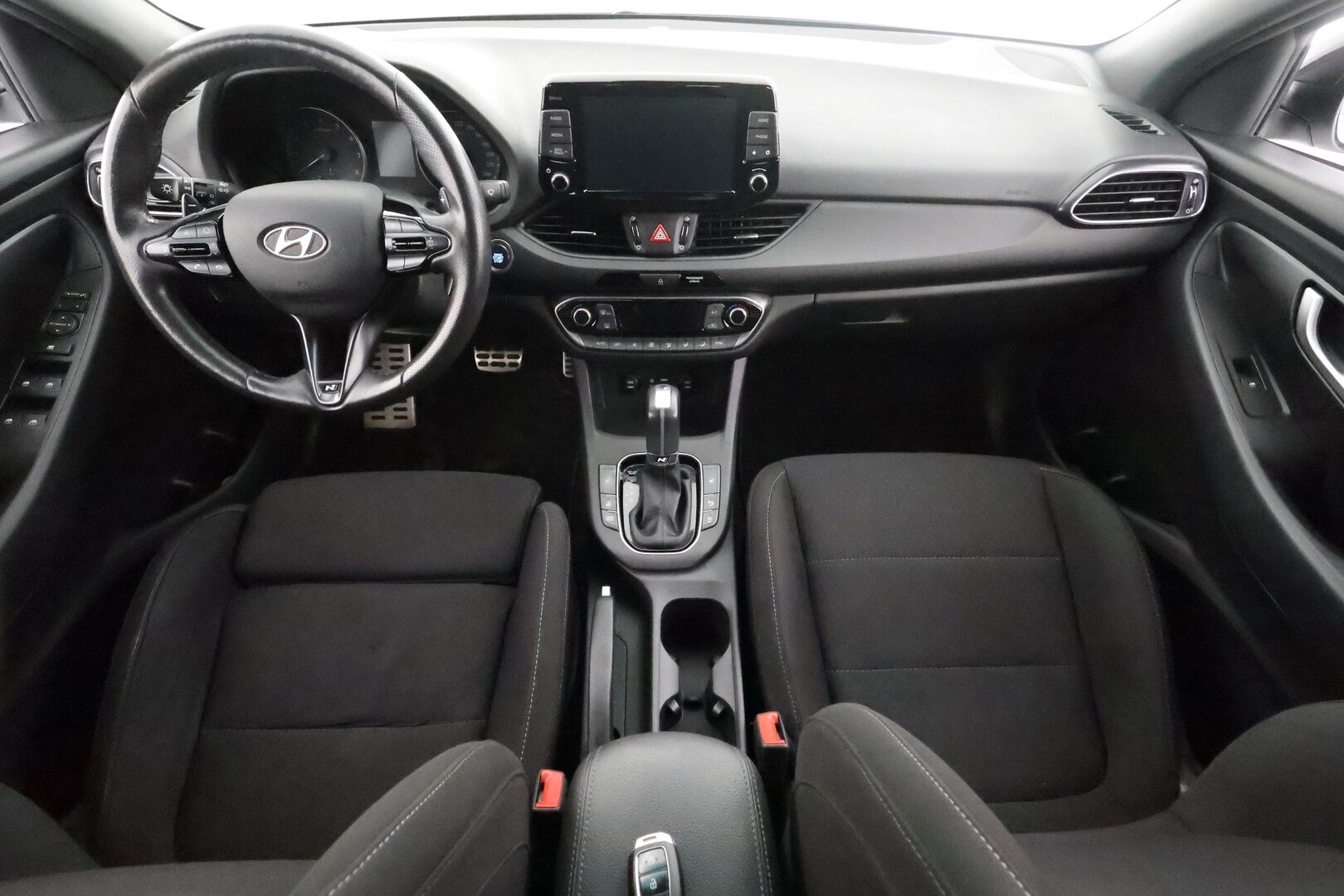 Hyundai i30 Fastback 2020 1,4 T-GDI 140 hv 7DCT-aut N Line - | LED | P.kamera | Vakkari | Keyless | Apple & Android | Lämm. ratti | Lane Assist | Bluetooth | Penkinlämmittimet | Aut. pitkät | 2x renkaat aluin | 
