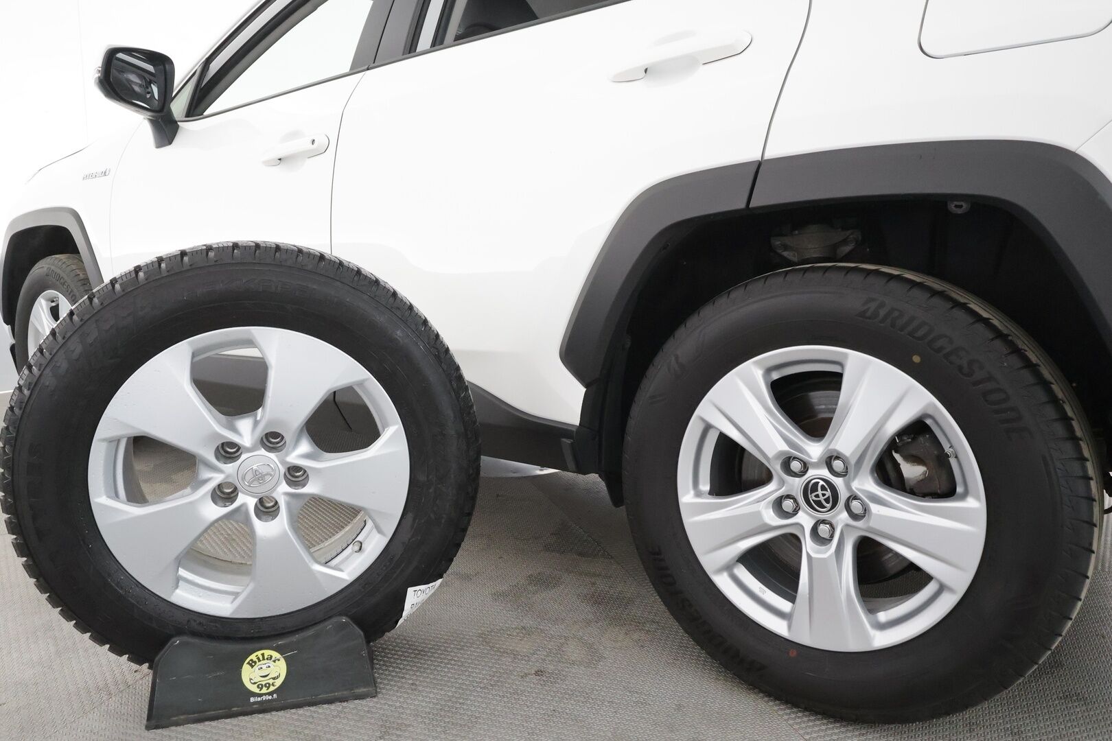 Toyota RAV4 2019 2,5 Hybrid AWD-i Business - 1OM Suomiauto | Adapt.Vakkari | Peruutuskamera | Lohko&Sisäpistoke | Adapt.LED | Lämmitettävä tuulilasi | Ratinlämmitys