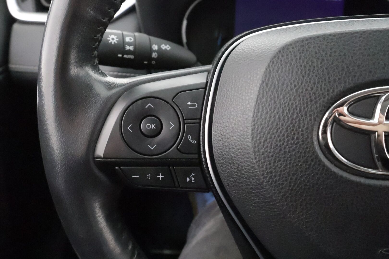 Toyota RAV4 2019 2,5 Hybrid AWD-i Business - 1OM Suomiauto | Adapt.Vakkari | Peruutuskamera | Lohko&Sisäpistoke | Adapt.LED | Lämmitettävä tuulilasi | Ratinlämmitys