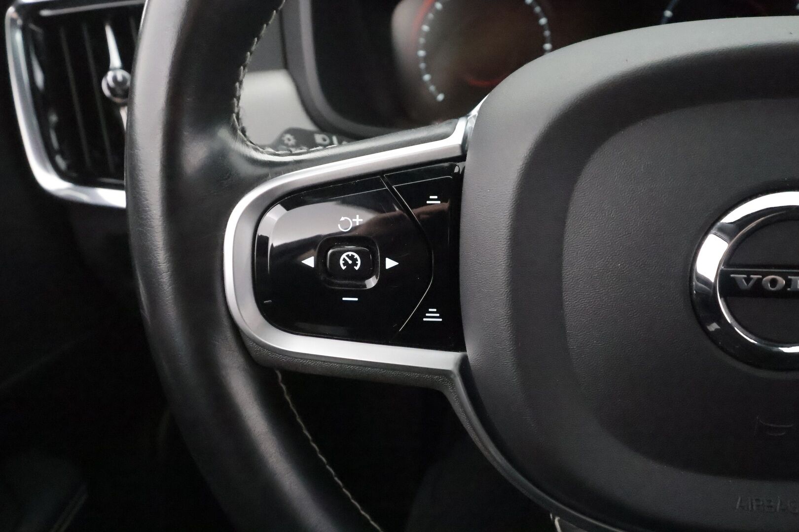 Volvo V90 2020 T4 Business R-Design aut - | Webasto | Koukku | ACC | LED | P.Kamera | Sporttipenkki Muistilla | Kaistavahti | Keyless | HP Audio | Digimittaristo | Suomi-auto | Kahdet renkaat | 