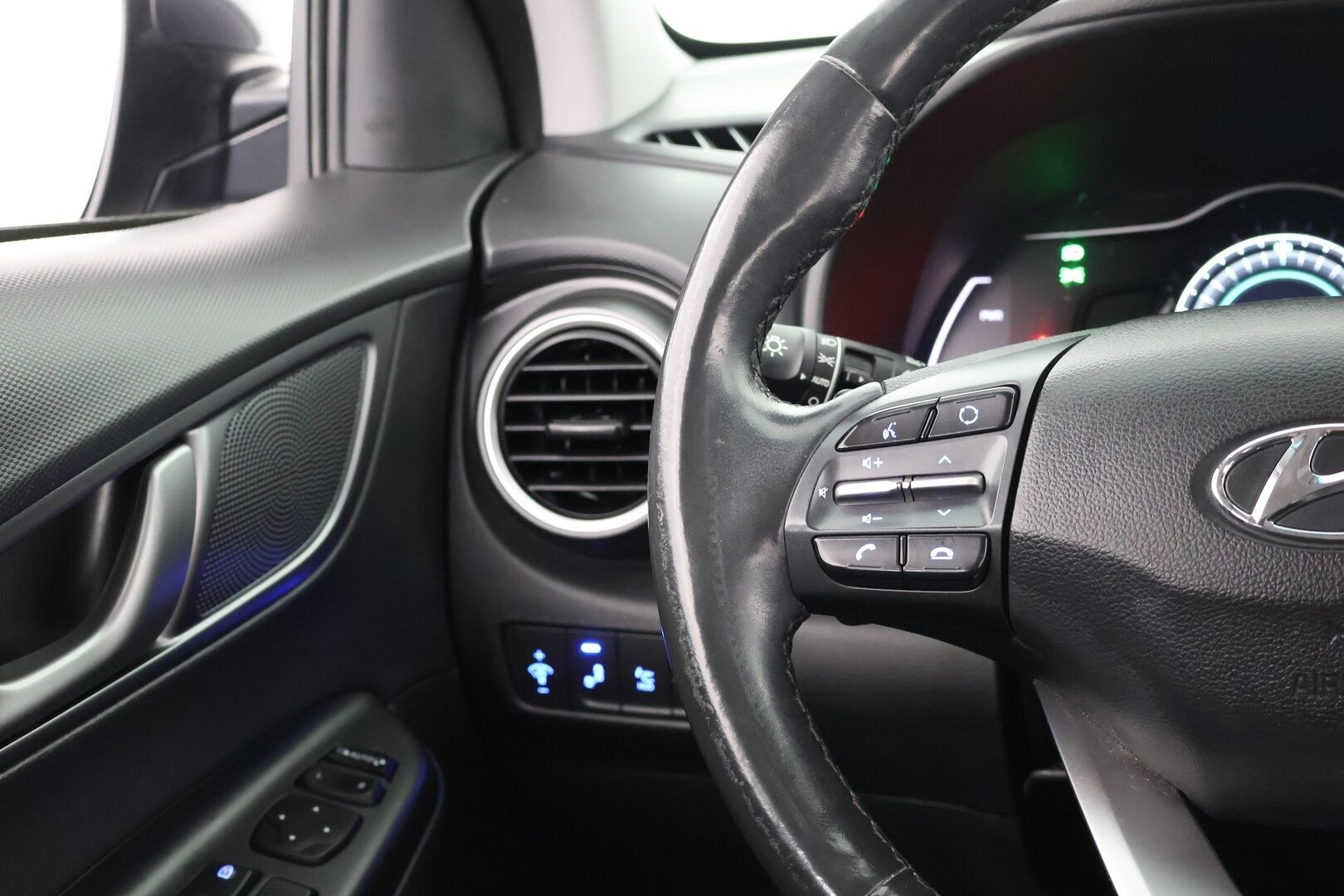 Hyundai KONA 2019 electric 64 kWh 204 hv Style - Juuri saapunut! | Krell | P.kamera | HUD | BLIS | Kaistavahti | Navigointi | Läm.Ohjauspyörä | ACC