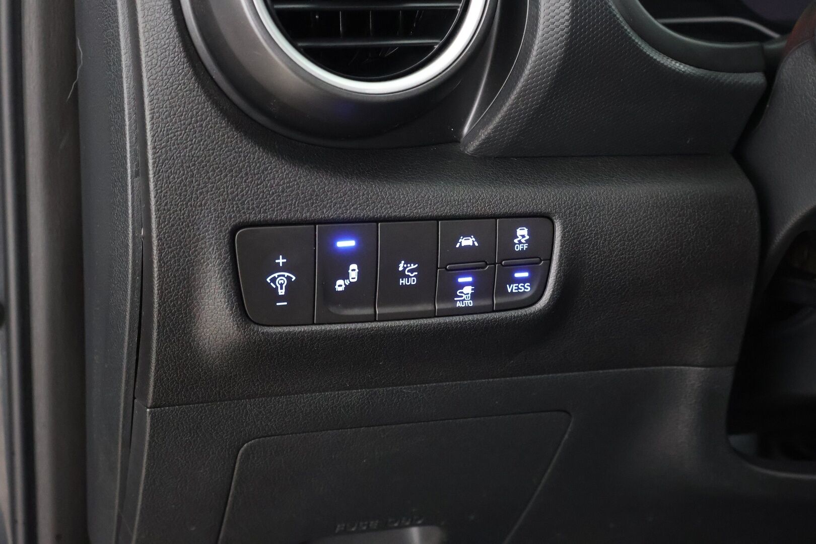 Hyundai KONA 2019 electric 64 kWh 204 hv Style - Juuri saapunut! | Krell | P.kamera | HUD | BLIS | Kaistavahti | Navigointi | Läm.Ohjauspyörä | ACC