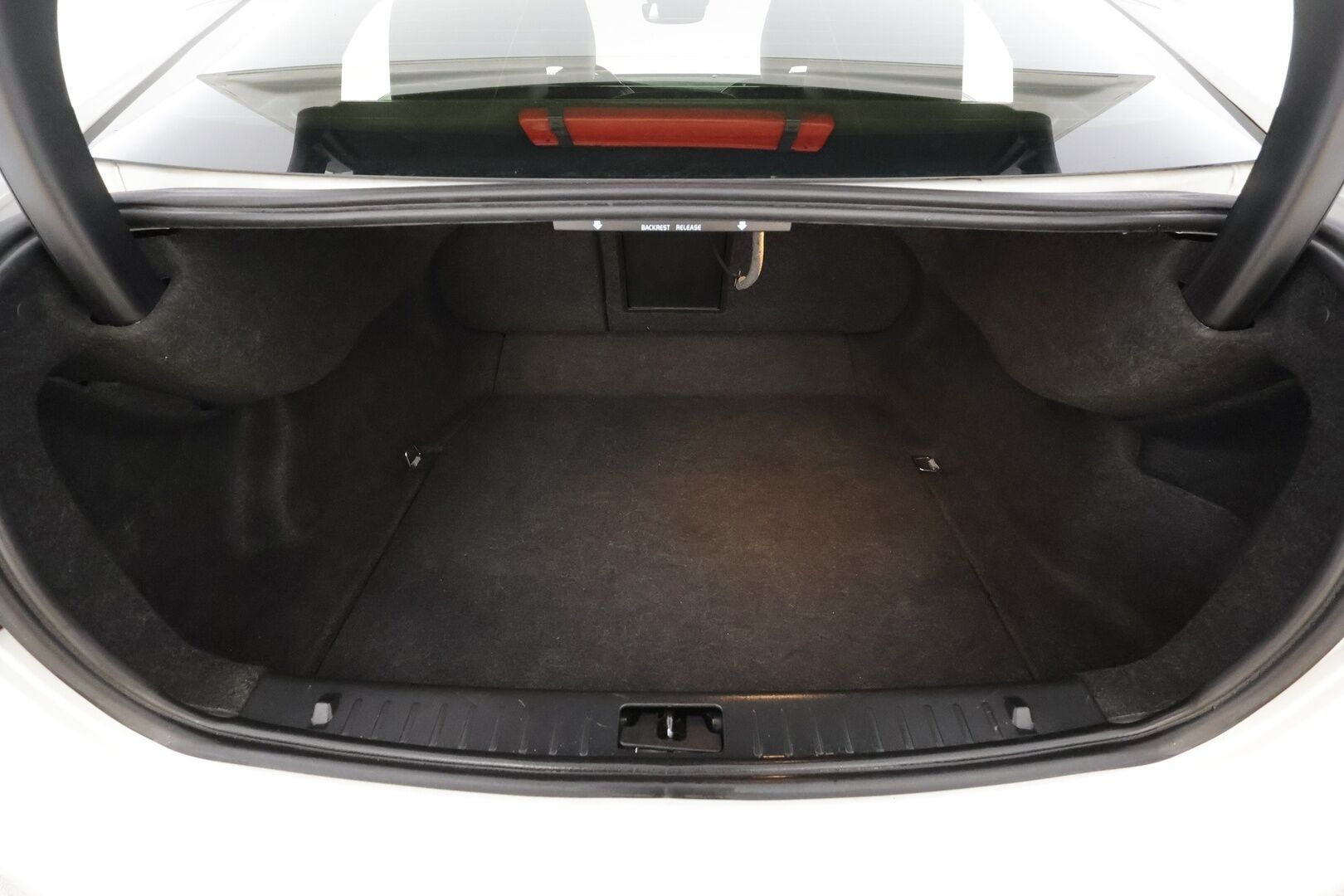 Volvo S60 2017 D3 Business R-Design aut * Vakkari / P.tutkat / Aktiiv.Xenon / Navi / KeylessGo / Muistipenkki / Kaistavahti / Ratinlämmitin / Webasto * - Ilman AD-blue järjestelmää / Webasto / 2x Vanteet 