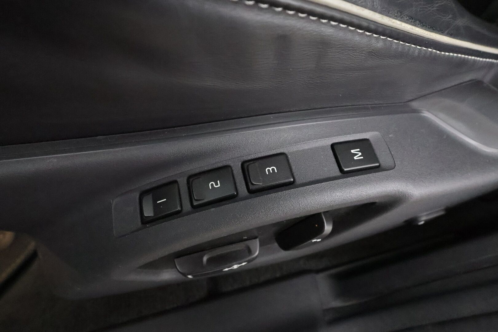 Volvo S60 2017 D3 Business R-Design aut * Vakkari / P.tutkat / Aktiiv.Xenon / Navi / KeylessGo / Muistipenkki / Kaistavahti / Ratinlämmitin / Webasto * - Ilman AD-blue järjestelmää / Webasto / 2x Vanteet 