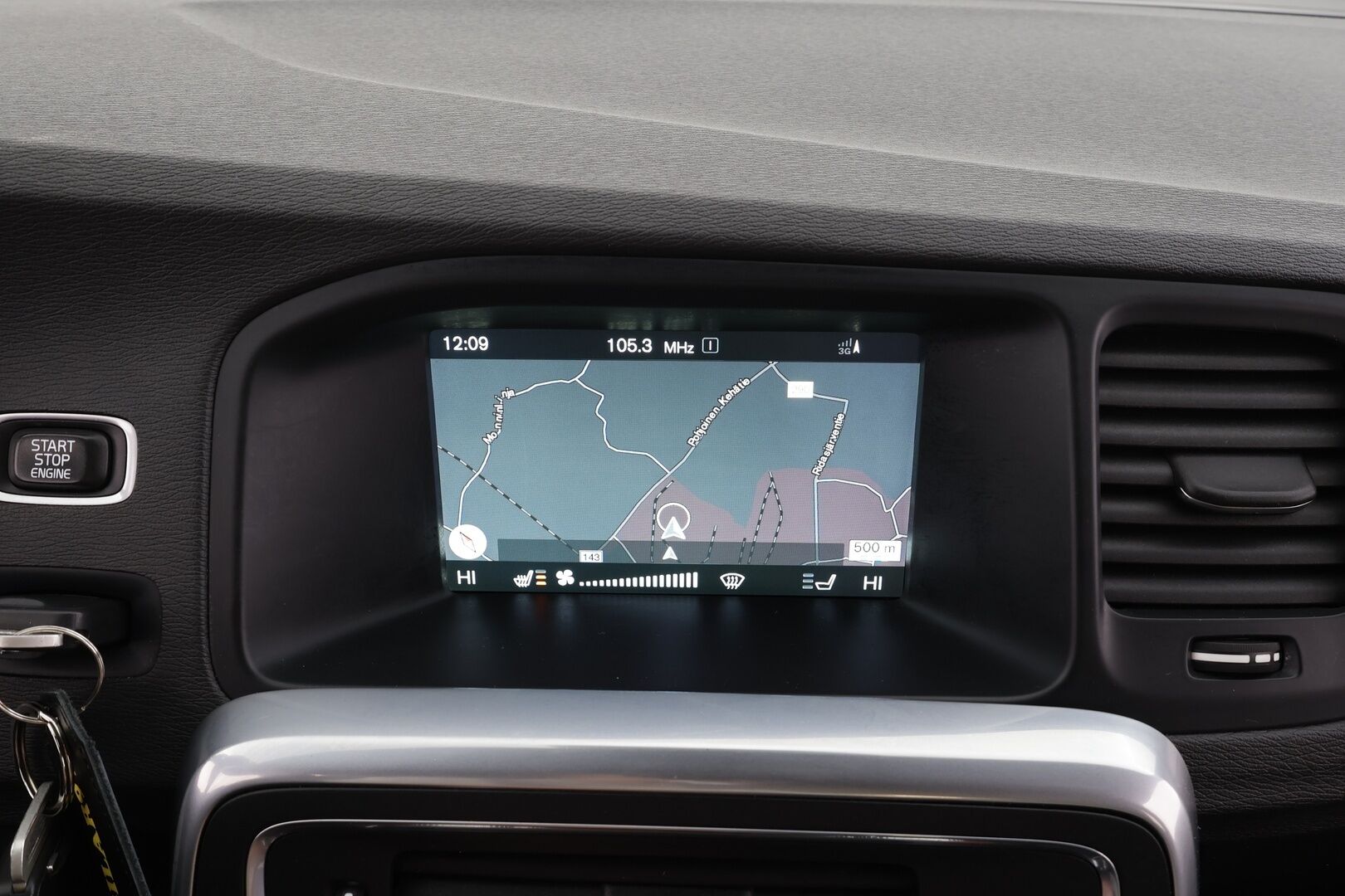 Volvo S60 2017 D3 Business R-Design aut * Vakkari / P.tutkat / Aktiiv.Xenon / Navi / KeylessGo / Muistipenkki / Kaistavahti / Ratinlämmitin / Webasto * - Ilman AD-blue järjestelmää / Webasto / 2x Vanteet 