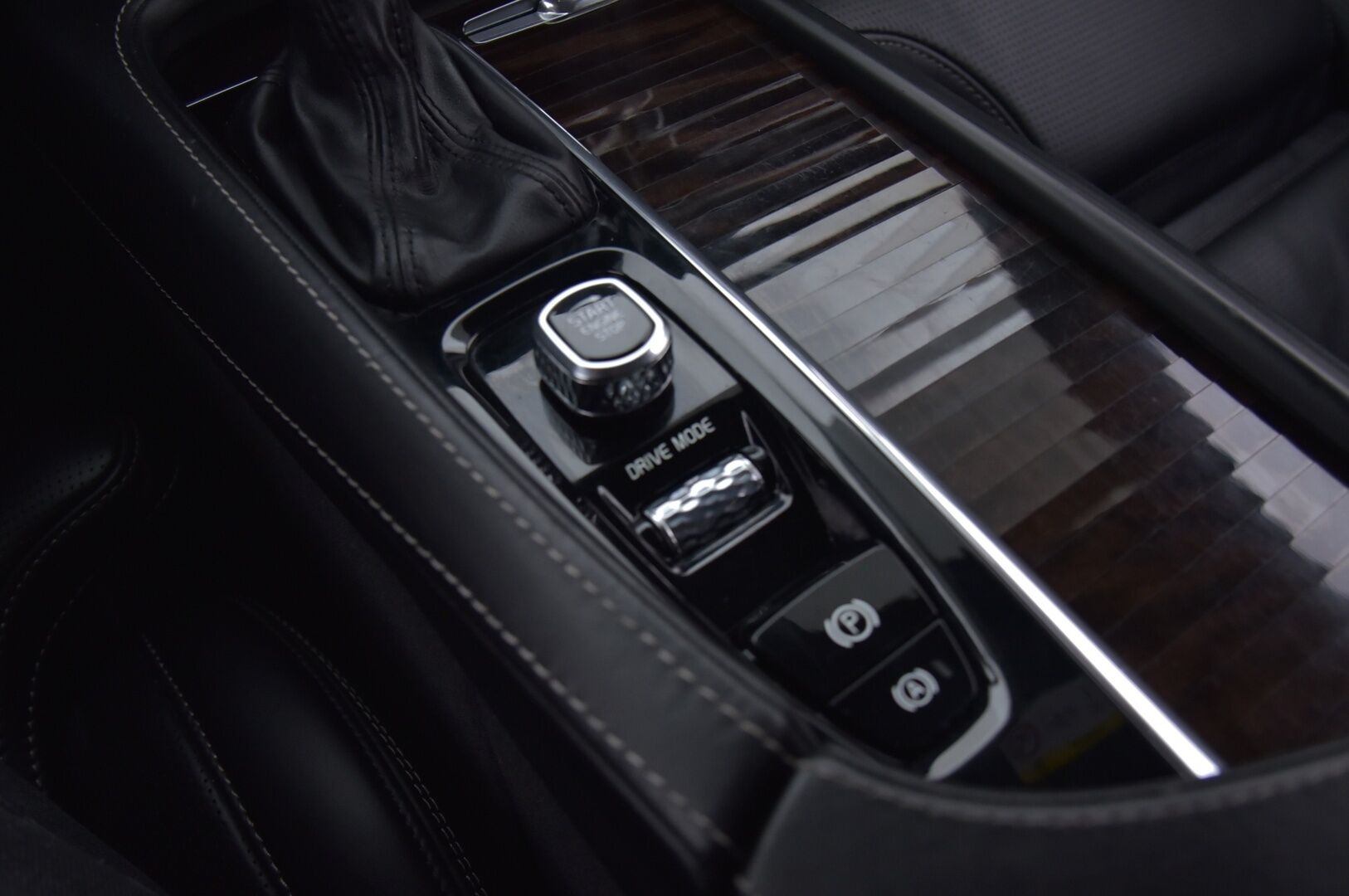 Volvo S90 2020 D5 AWD Inscription - Hierovat ja ilmastoidut penkit / Navi / Adapt Cruise / Harman Kardon - Tulossa myyntiin!