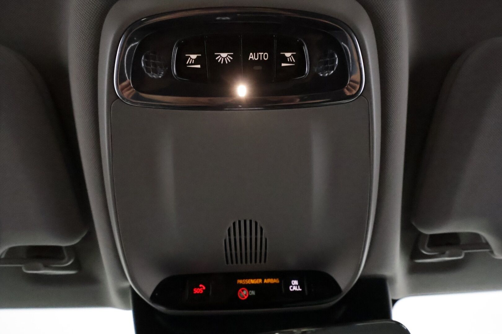 Volvo V90 2018 D3 AWD Autom **Adapt.vakkari / Webasto / LED / Navi / P.kamera / Koukku** - Kahdet renkaat aluvanteilla / Penkinlämmittimet takana / Ratin lämmitin