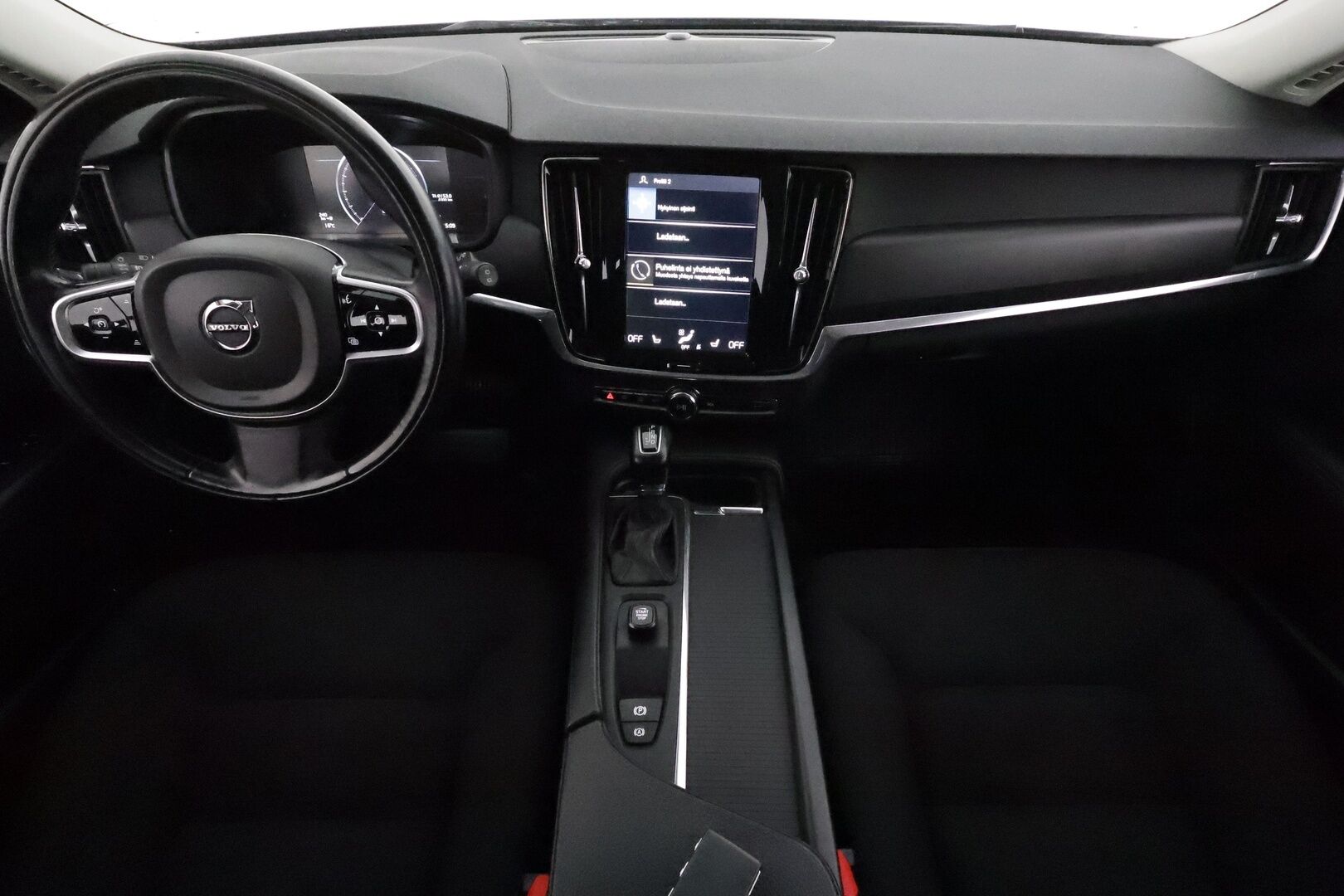 Volvo V90 2018 D3 AWD Autom **Adapt.vakkari / Webasto / LED / Navi / P.kamera / Koukku** - Kahdet renkaat aluvanteilla / Penkinlämmittimet takana / Ratin lämmitin