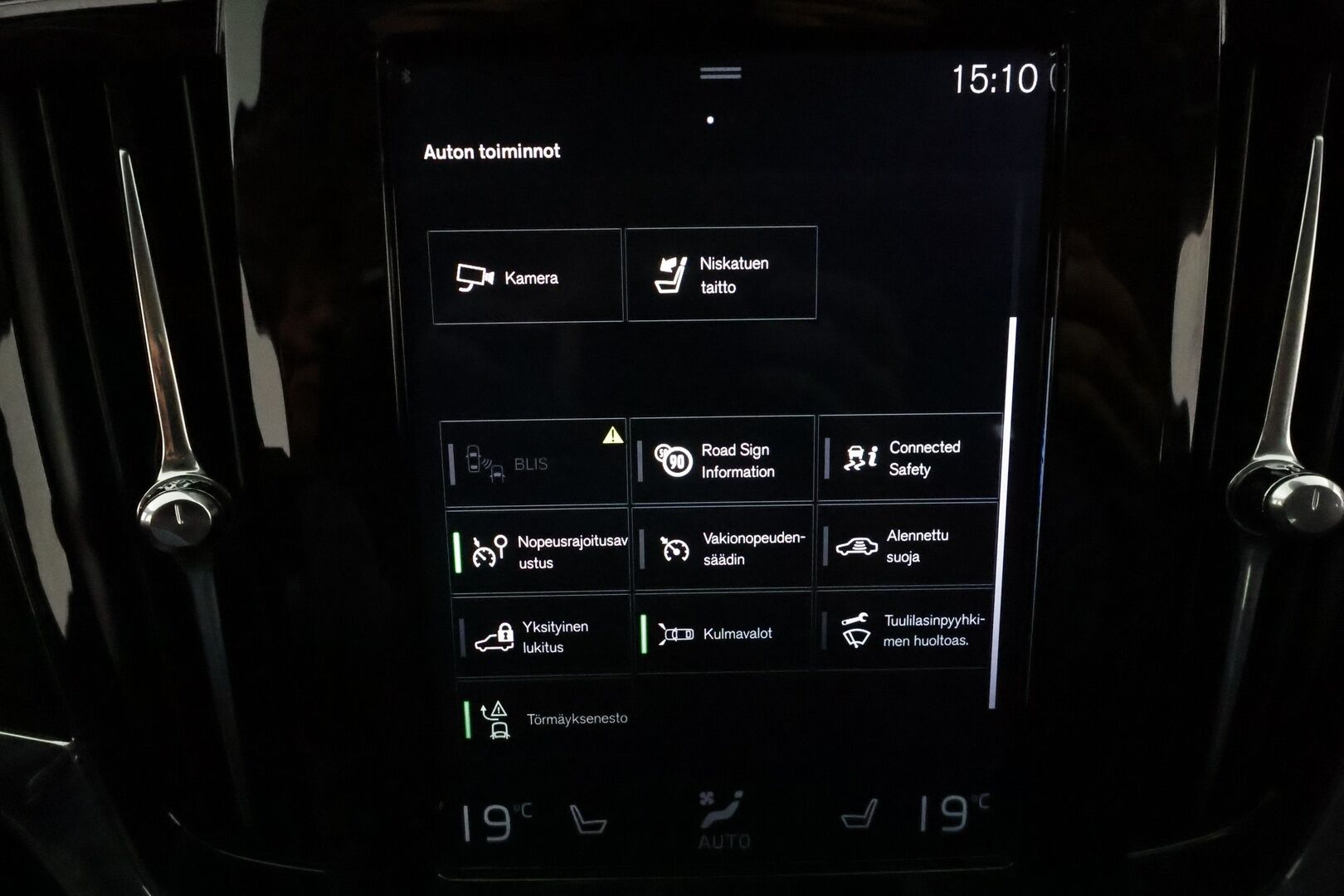 Volvo V90 2018 D3 AWD Autom **Adapt.vakkari / Webasto / LED / Navi / P.kamera / Koukku** - Kahdet renkaat aluvanteilla / Penkinlämmittimet takana / Ratin lämmitin