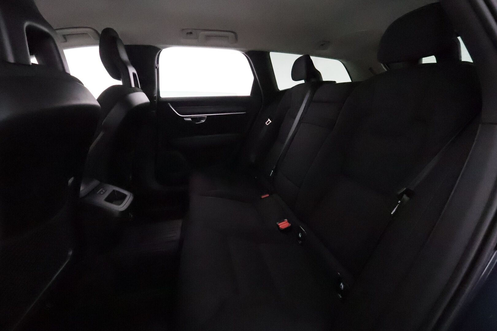 Volvo V90 2018 D3 AWD Autom **Adapt.vakkari / Webasto / LED / Navi / P.kamera / Koukku** - Kahdet renkaat aluvanteilla / Penkinlämmittimet takana / Ratin lämmitin
