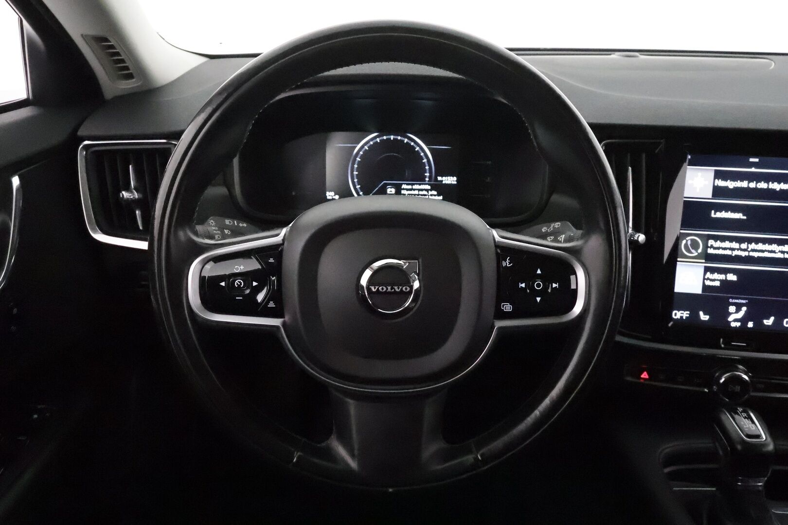 Volvo V90 2018 D3 AWD Autom **Adapt.vakkari / Webasto / LED / Navi / P.kamera / Koukku** - Kahdet renkaat aluvanteilla / Penkinlämmittimet takana / Ratin lämmitin