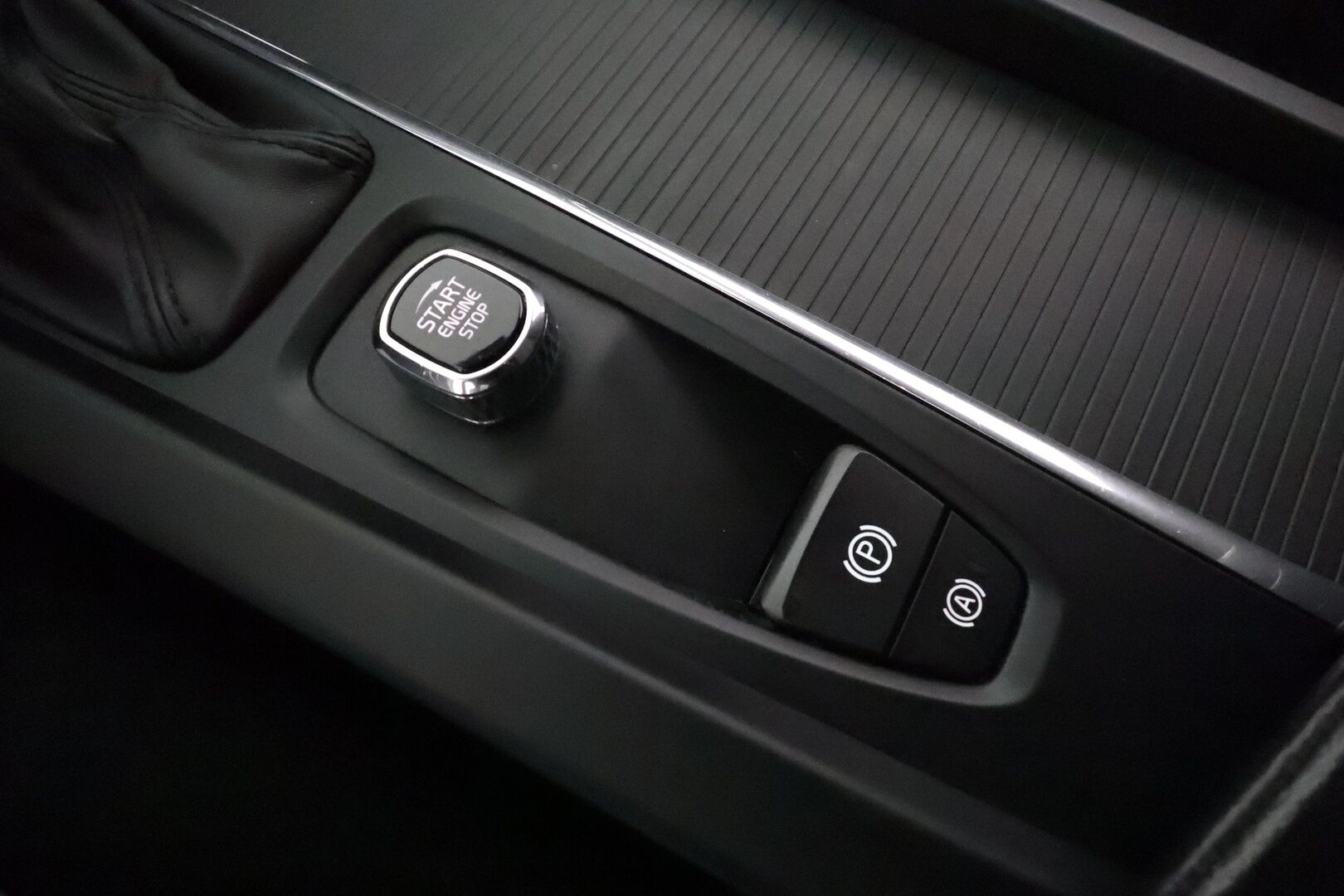 Volvo V60 2019 D3 AWD Momentum aut *ACC / Koukku / Webasto / LED / Navi / Pilot Assist / Tutka* - Kahdet Volvon vanteet / Jakopää tehty /  Viimeisin huolto 8 / 25