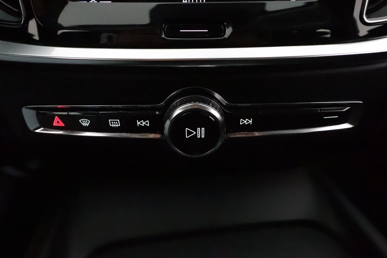 Volvo V60 2019 D3 AWD Momentum aut *ACC / Koukku / Webasto / LED / Navi / Pilot Assist / Tutka* - Kahdet Volvon vanteet / Jakopää tehty /  Viimeisin huolto 8 / 25