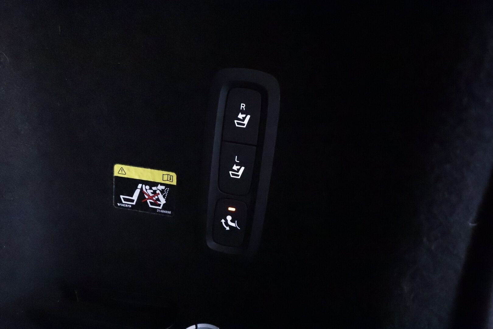 Volvo V60 2019 D3 AWD Momentum aut *ACC / Koukku / Webasto / LED / Navi / Pilot Assist / Tutka* - Kahdet Volvon vanteet / Jakopää tehty /  Viimeisin huolto 8 / 25