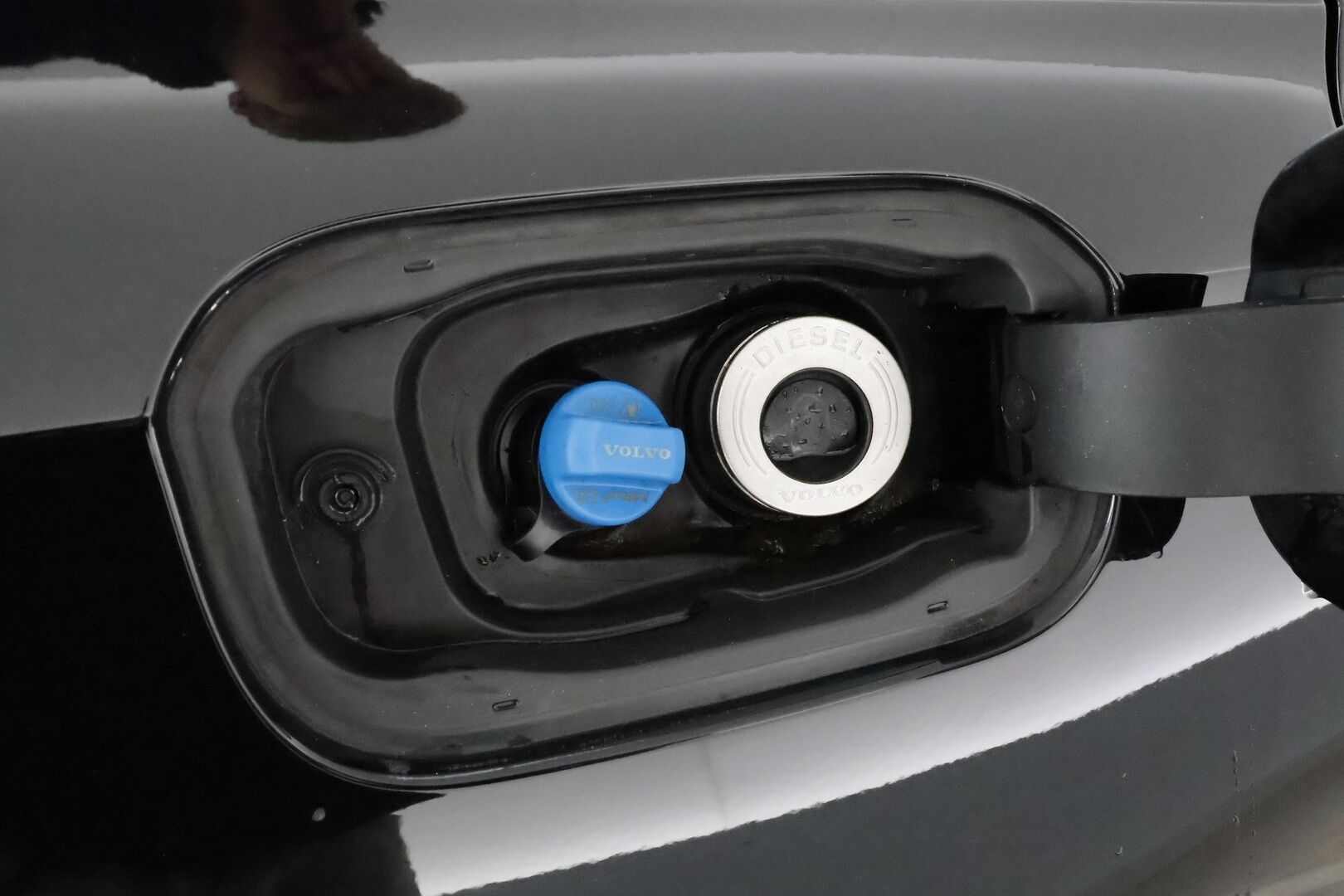 Volvo V60 2019 D3 AWD Momentum aut *ACC / Koukku / Webasto / LED / Navi / Pilot Assist / Tutka* - Kahdet Volvon vanteet / Jakopää tehty /  Viimeisin huolto 8 / 25