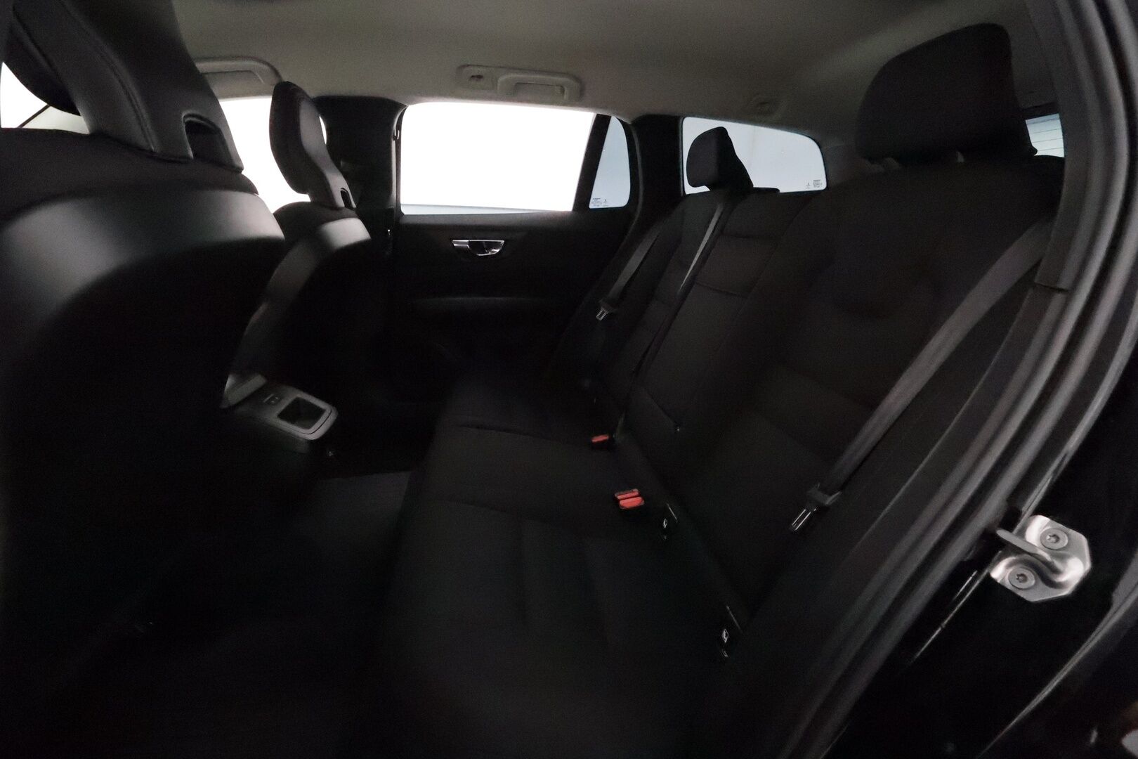 Volvo V60 2019 D3 AWD Momentum aut *ACC / Koukku / Webasto / LED / Navi / Pilot Assist / Tutka* - Kahdet Volvon vanteet / Jakopää tehty /  Viimeisin huolto 8 / 25