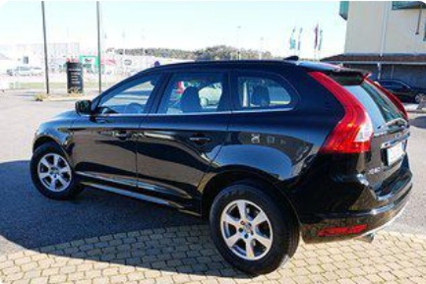 Volvo XC60 2016 D3 Momentum - | Webasto | Vetokoukku | Puolinahat | Ratinlämmitin | Penkinlämmittimet | Ei AdBlue! |