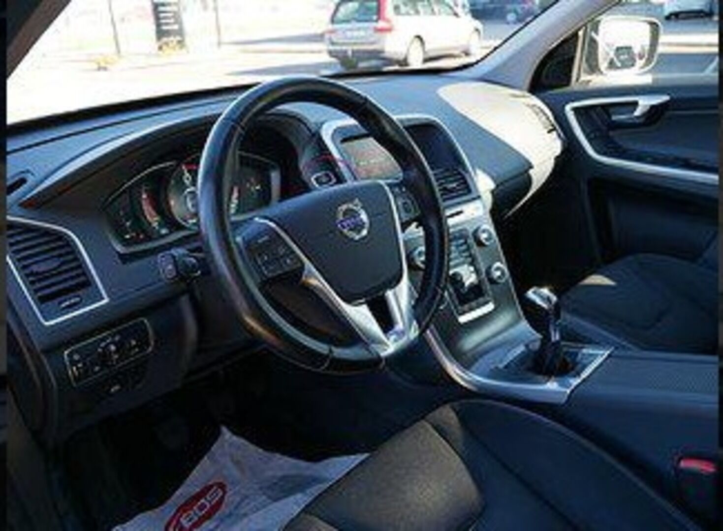 Volvo XC60 2016 D3 Momentum - | Webasto | Vetokoukku | Puolinahat | Ratinlämmitin | Penkinlämmittimet | Ei AdBlue! |
