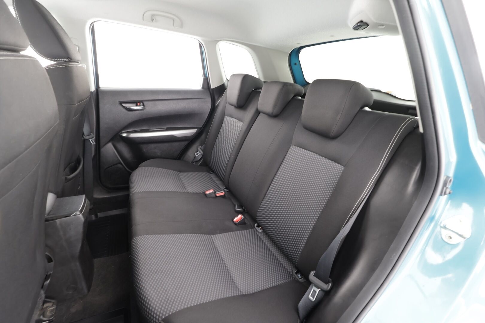 Suzuki Vitara 2019 112 BOOSTERJET 4WD GL+ 5MT *1.OM Suomi-auto / ACC / P.Kamera / Kaistavahti / BT* - Lohko / Kahdet renkaat aluvanteilla / Merkkihuollettu - HULLUT AVAJAISHULINAT KORKOTARJOUS 3,29 %