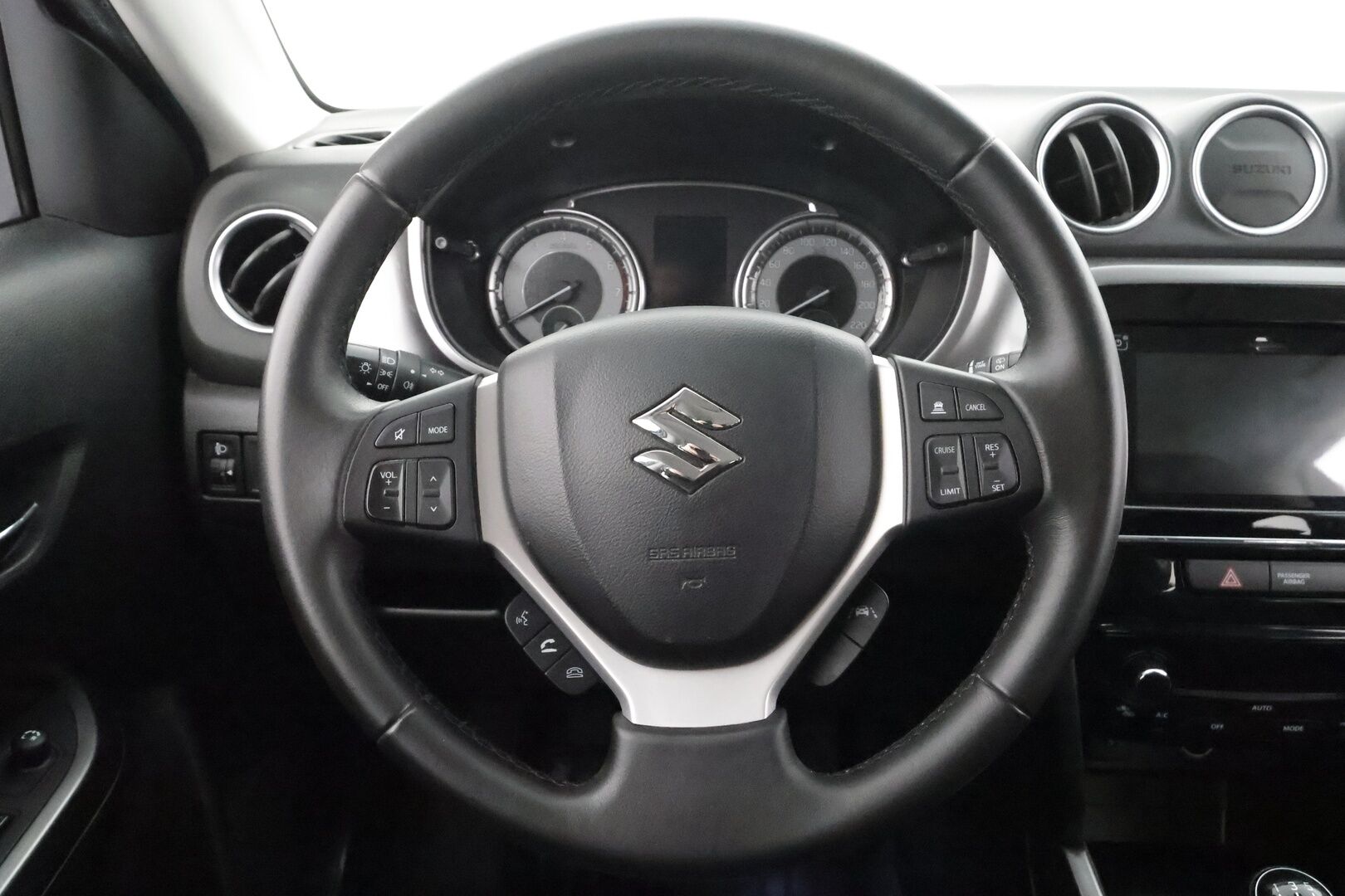 Suzuki Vitara 2019 112 BOOSTERJET 4WD GL+ 5MT *1.OM Suomi-auto / ACC / P.Kamera / Kaistavahti / BT* - Lohko / Kahdet renkaat aluvanteilla / Merkkihuollettu - HULLUT AVAJAISHULINAT KORKOTARJOUS 3,29 %