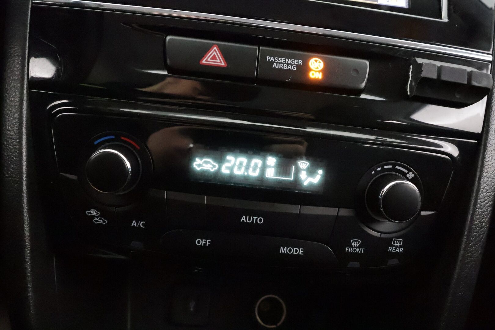 Suzuki Vitara 2019 112 BOOSTERJET 4WD GL+ 5MT *1.OM Suomi-auto / ACC / P.Kamera / Kaistavahti / BT* - Lohko / Kahdet renkaat aluvanteilla / Merkkihuollettu - HULLUT AVAJAISHULINAT KORKOTARJOUS 3,29 %