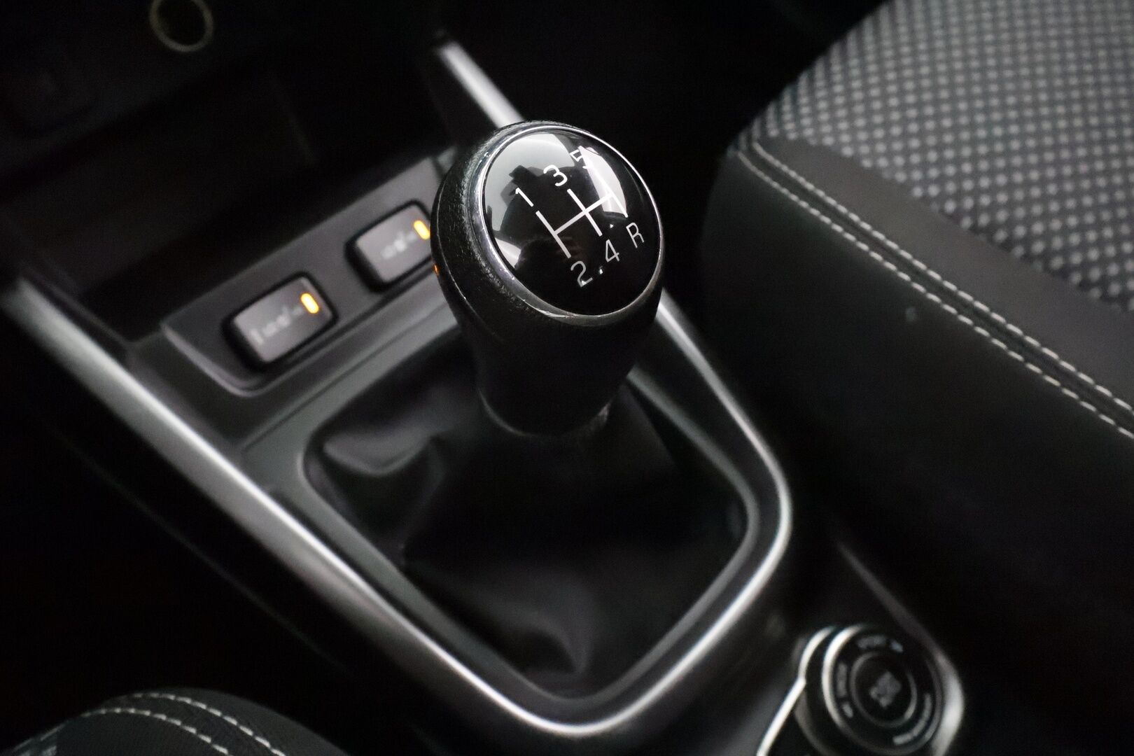 Suzuki Vitara 2019 112 BOOSTERJET 4WD GL+ 5MT *1.OM Suomi-auto / ACC / P.Kamera / Kaistavahti / BT* - Lohko / Kahdet renkaat aluvanteilla / Merkkihuollettu - HULLUT AVAJAISHULINAT KORKOTARJOUS 3,29 %