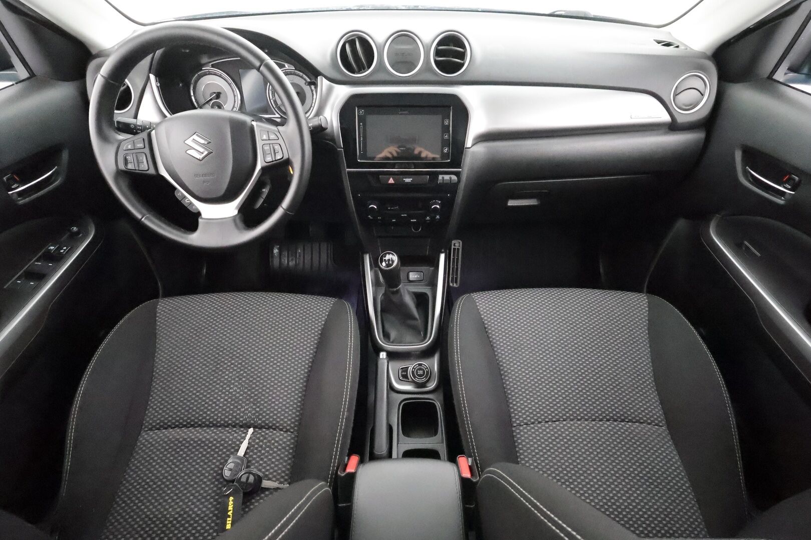 Suzuki Vitara 2019 112 BOOSTERJET 4WD GL+ 5MT *1.OM Suomi-auto / ACC / P.Kamera / Kaistavahti / BT* - Lohko / Kahdet renkaat aluvanteilla / Merkkihuollettu - HULLUT AVAJAISHULINAT KORKOTARJOUS 3,29 %