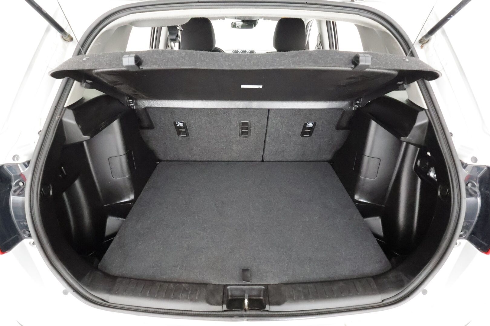 Suzuki Vitara 2019 140 BOOSTERJET 4WD GL+ 6MT * 1.Om Suomi-auto / ACC / P.kamera / Radio / Koukku * - Kahdet renkaat aluvanteilla - HULLU BLACKWEEK KORKOTARJOUS 2,49%