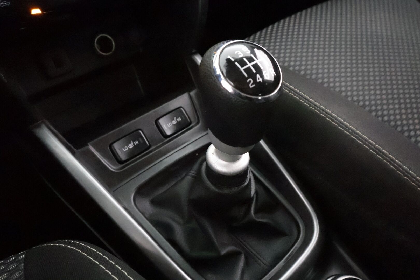 Suzuki Vitara 2019 140 BOOSTERJET 4WD GL+ 6MT * 1.Om Suomi-auto / ACC / P.kamera / Radio / Koukku * - Kahdet renkaat aluvanteilla - HULLU BLACKWEEK KORKOTARJOUS 2,49%