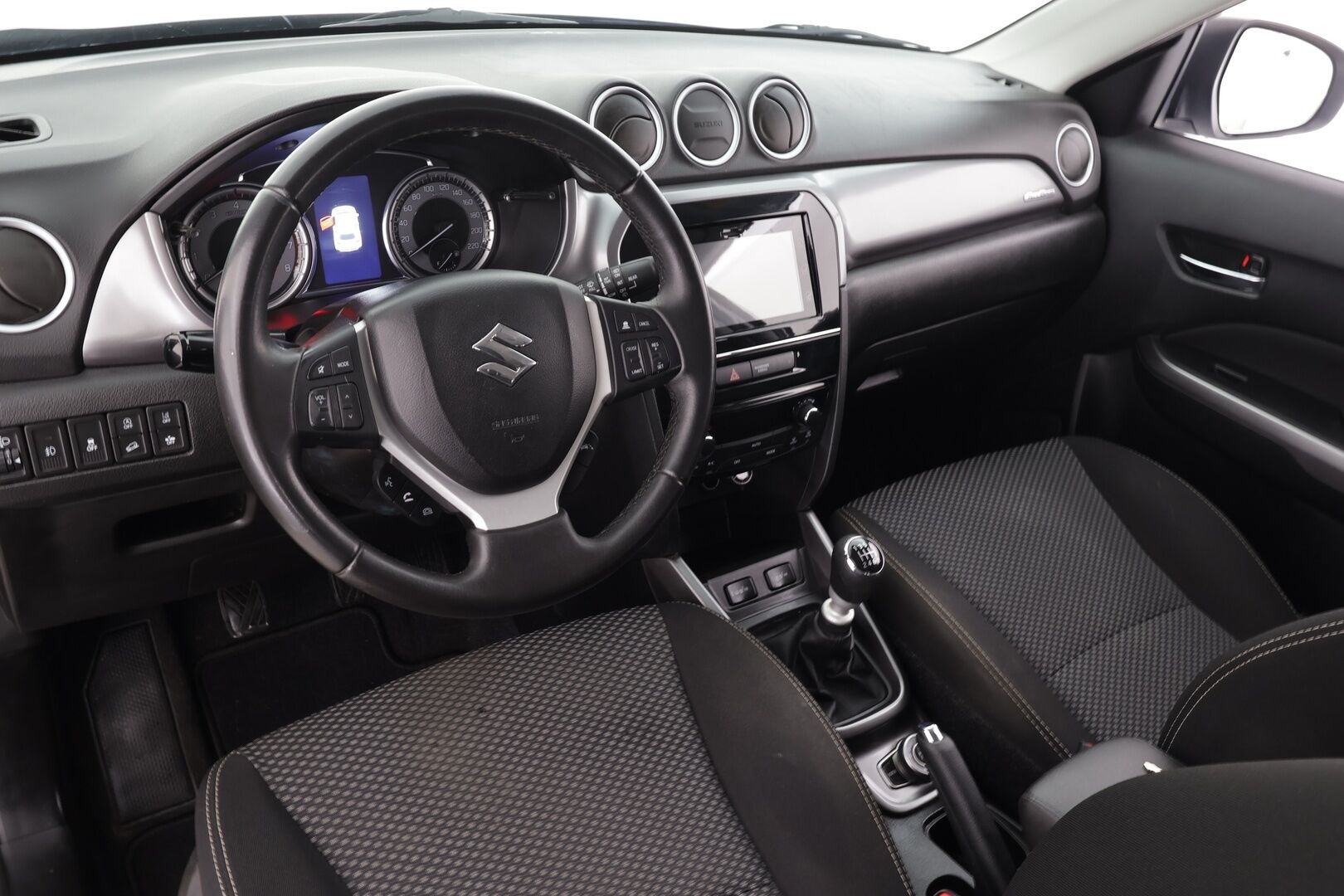 Suzuki Vitara 2019 140 BOOSTERJET 4WD GL+ 6MT * 1.Om Suomi-auto / ACC / P.kamera / Radio / Koukku * - Kahdet renkaat aluvanteilla - HULLU BLACKWEEK KORKOTARJOUS 2,49%