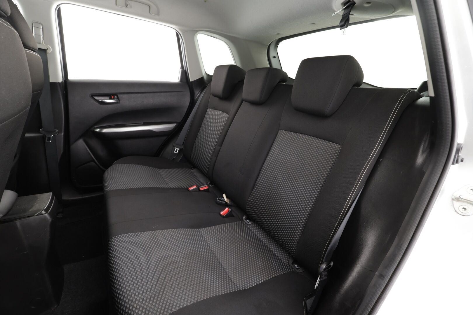 Suzuki Vitara 2019 140 BOOSTERJET 4WD GL+ 6MT * 1.Om Suomi-auto / ACC / P.kamera / Radio / Koukku * - Kahdet renkaat aluvanteilla - HULLU BLACKWEEK KORKOTARJOUS 2,49%