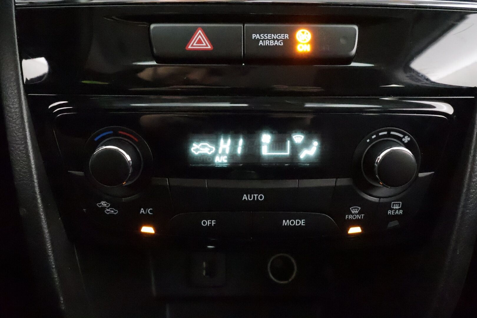 Suzuki Vitara 2019 140 BOOSTERJET 4WD GL+ 6MT * 1.Om Suomi-auto / ACC / P.kamera / Radio / Koukku * - Kahdet renkaat aluvanteilla - HULLU BLACKWEEK KORKOTARJOUS 2,49%