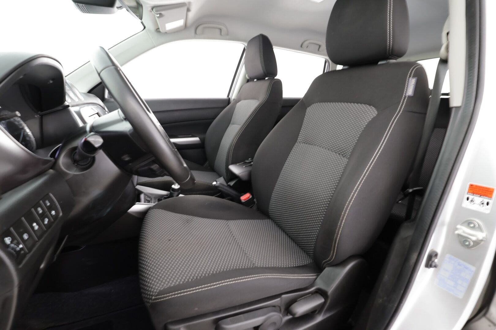 Suzuki Vitara 2019 140 BOOSTERJET 4WD GL+ 6MT * 1.Om Suomi-auto / ACC / P.kamera / Radio / Koukku * - Kahdet renkaat aluvanteilla - HULLU BLACKWEEK KORKOTARJOUS 2,49%