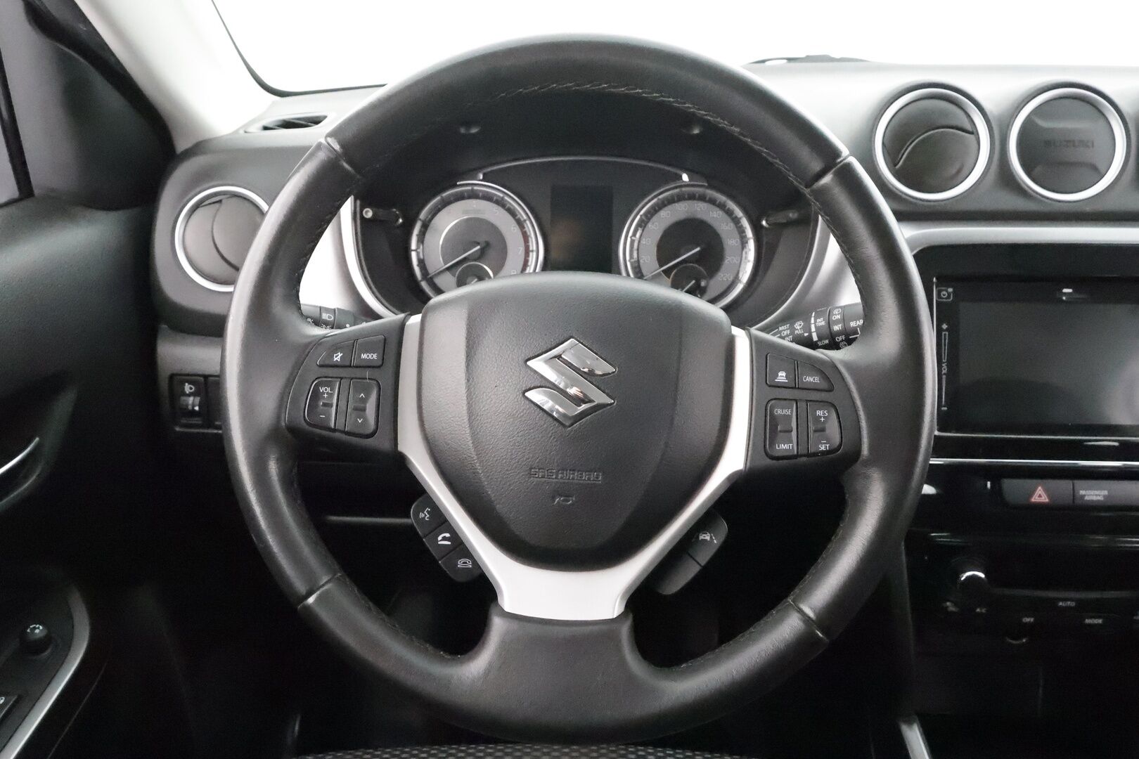 Suzuki Vitara 2019 140 BOOSTERJET 4WD GL+ 6MT * 1.Om Suomi-auto / ACC / P.kamera / Radio / Koukku * - Kahdet renkaat aluvanteilla - HULLU BLACKWEEK KORKOTARJOUS 2,49%