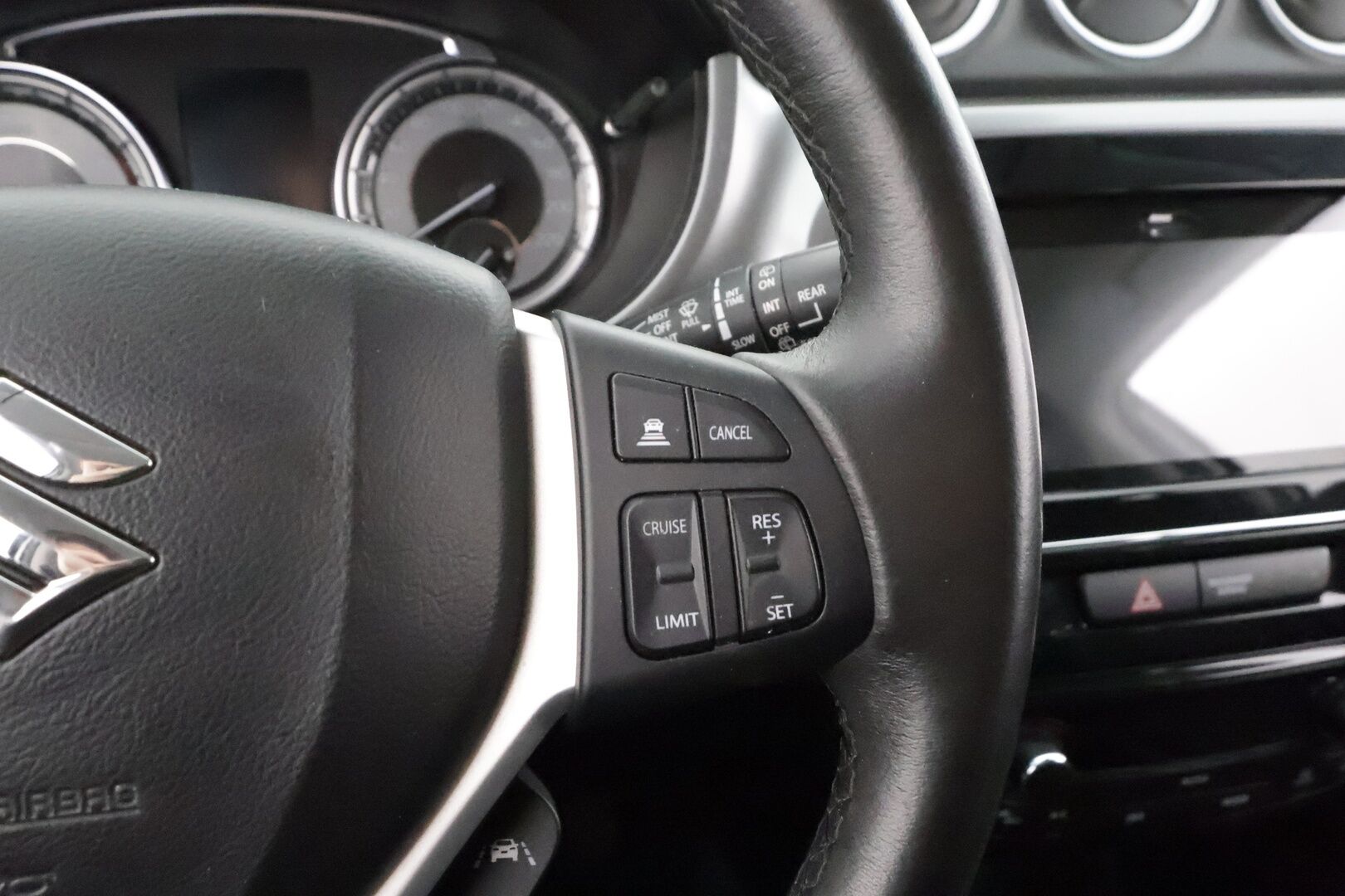 Suzuki Vitara 2019 140 BOOSTERJET 4WD GL+ 6MT * 1.Om Suomi-auto / ACC / P.kamera / Radio / Koukku * - Kahdet renkaat aluvanteilla - HULLU BLACKWEEK KORKOTARJOUS 2,49%