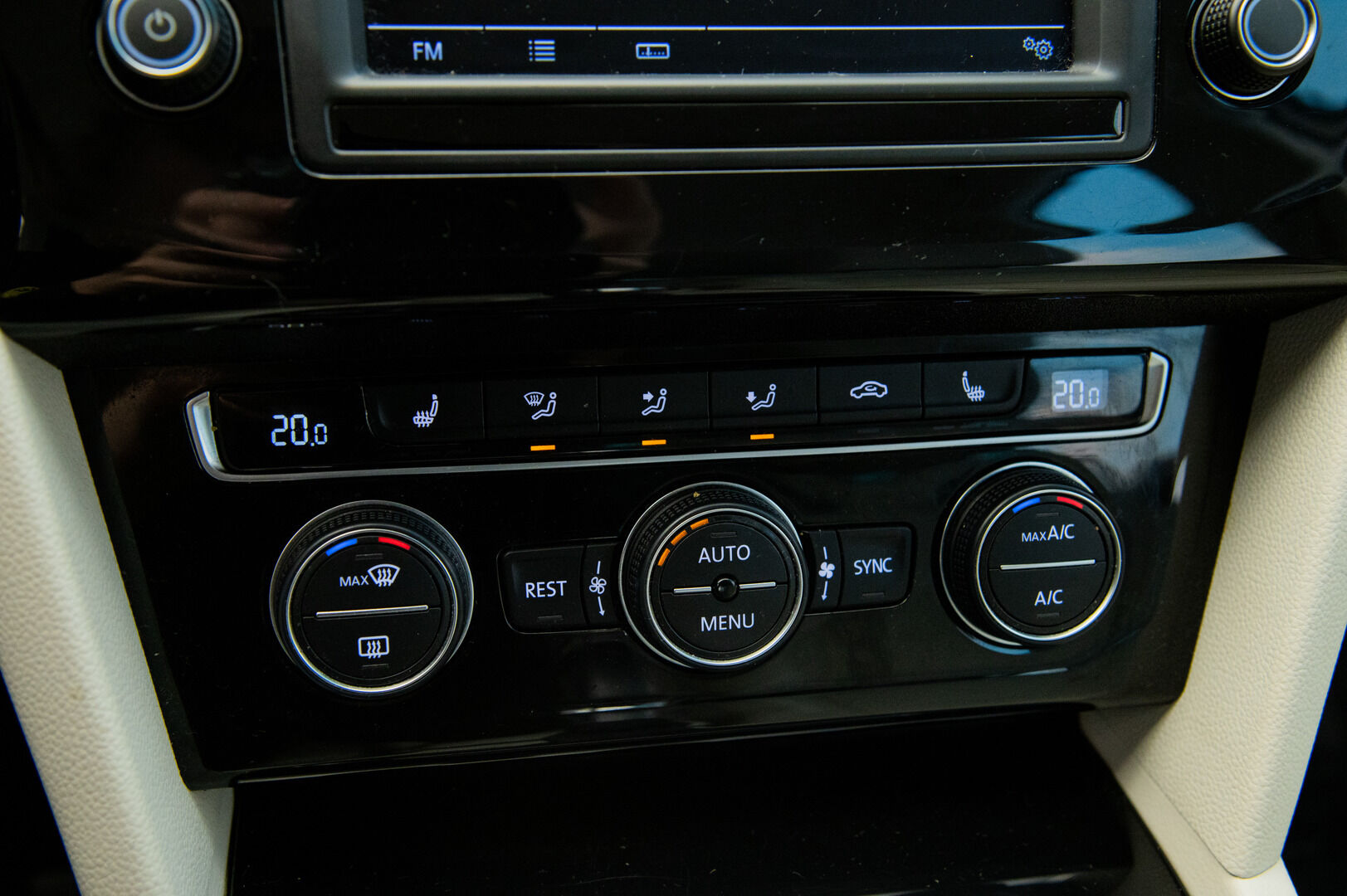 Volkswagen Passat 2016 Variant GTE Plug-In Hybrid 160 kW (218 hv) DSG-automaatti - Hierova penkki | ACC | Koukku | Veeman vanteet | P.Kamera | 2x renkaat&alumiinivanteet
