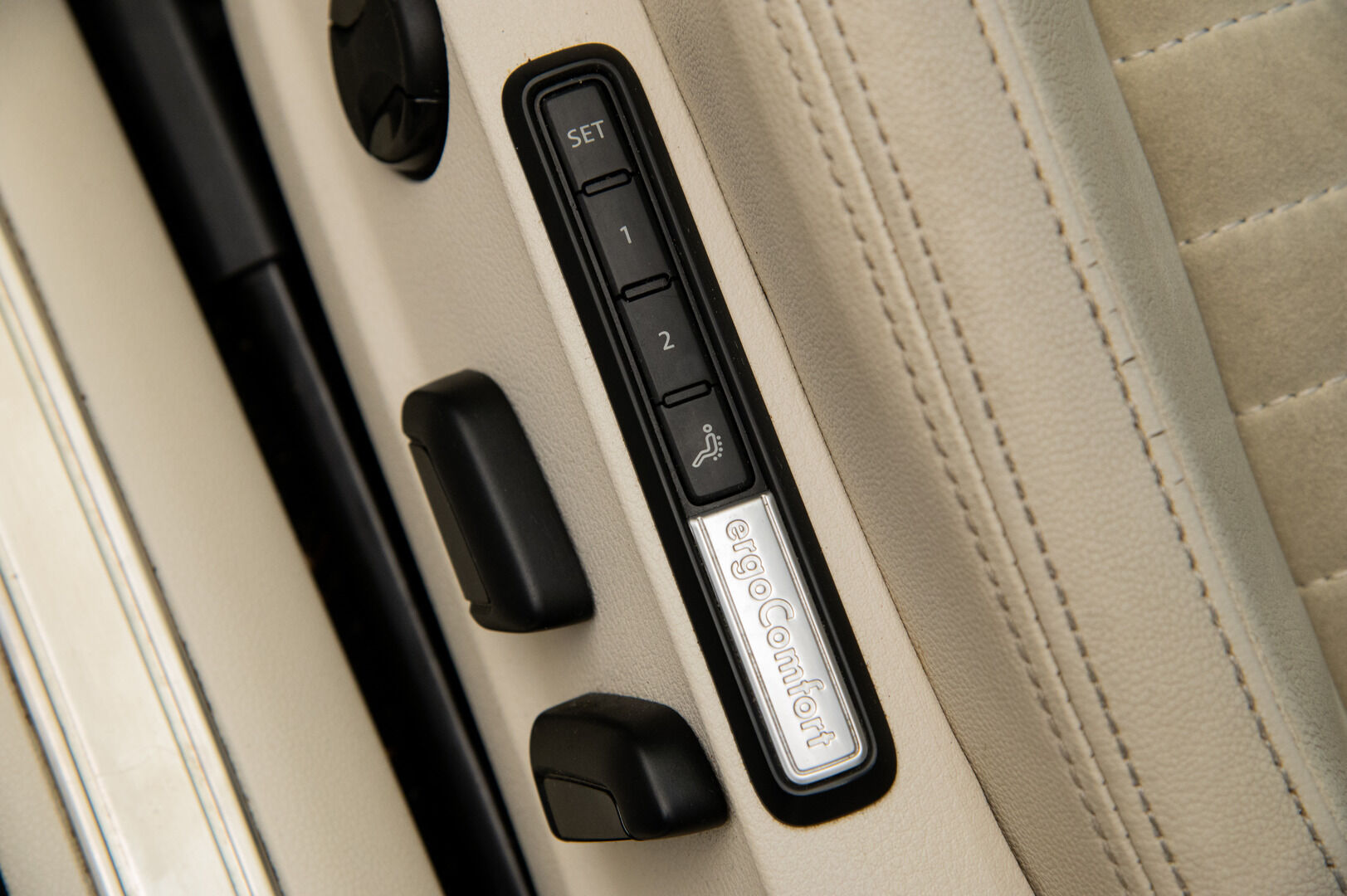 Volkswagen Passat 2016 Variant GTE Plug-In Hybrid 160 kW (218 hv) DSG-automaatti - Hierova penkki | ACC | Koukku | Veeman vanteet | P.Kamera | 2x renkaat&alumiinivanteet
