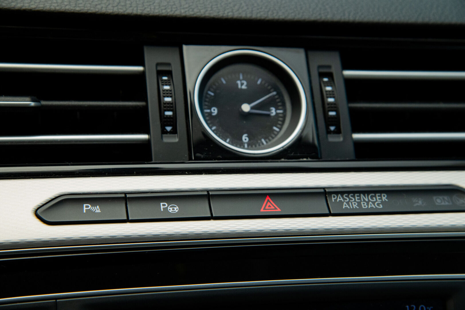 Volkswagen Passat 2016 Variant GTE Plug-In Hybrid 160 kW (218 hv) DSG-automaatti - Hierova penkki | ACC | Koukku | Veeman vanteet | P.Kamera | 2x renkaat&alumiinivanteet