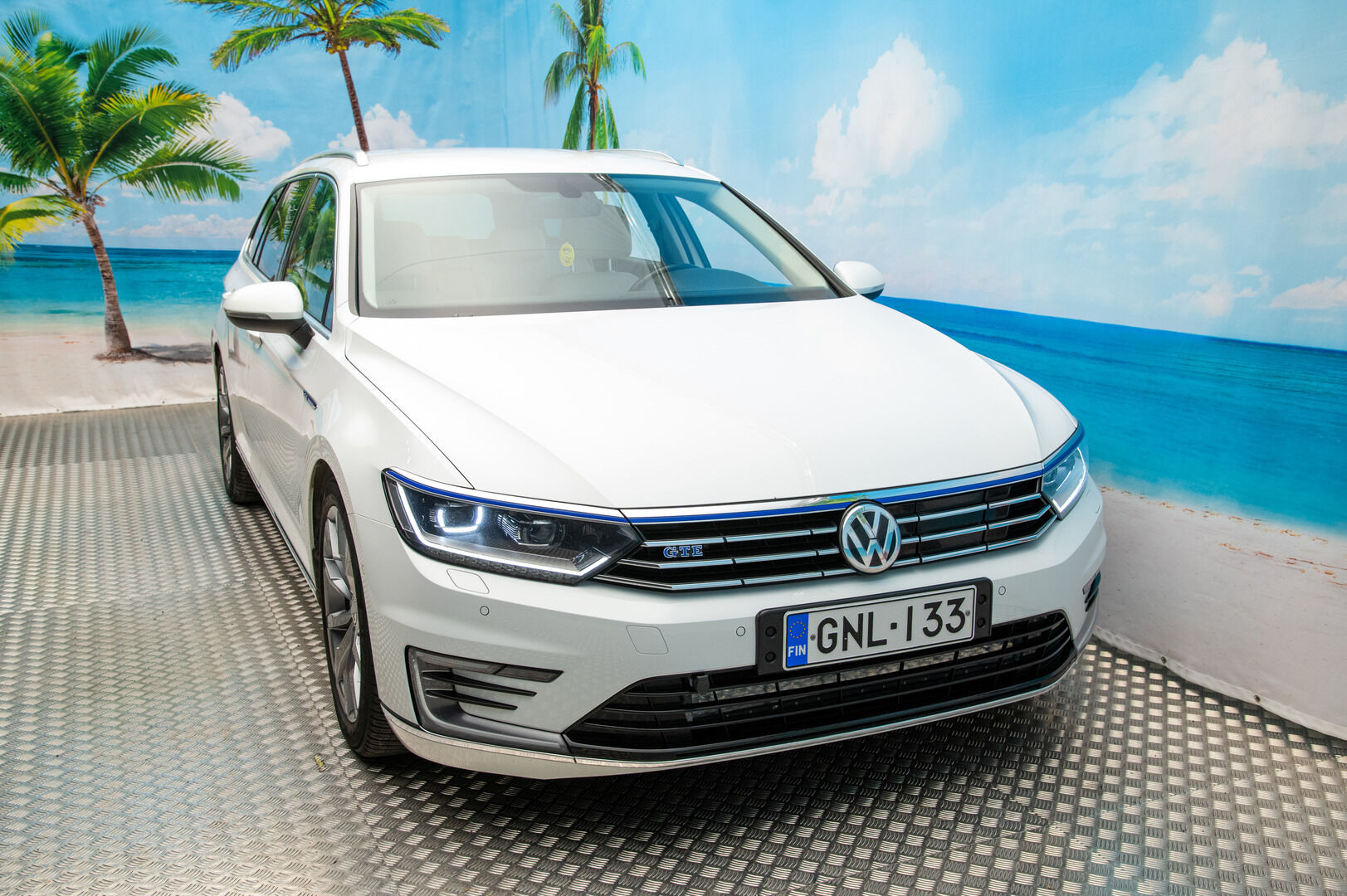 Volkswagen Passat 2016 Variant GTE Plug-In Hybrid 160 kW (218 hv) DSG-automaatti - Hierova penkki | ACC | Koukku | Veeman vanteet | P.Kamera | 2x renkaat&alumiinivanteet