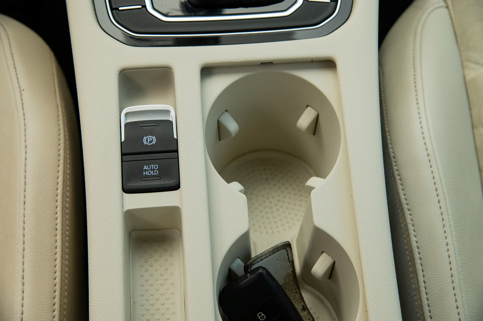 Volkswagen Passat 2016 Variant GTE Plug-In Hybrid 160 kW (218 hv) DSG-automaatti - Hierova penkki | ACC | Koukku | Veeman vanteet | P.Kamera | 2x renkaat&alumiinivanteet