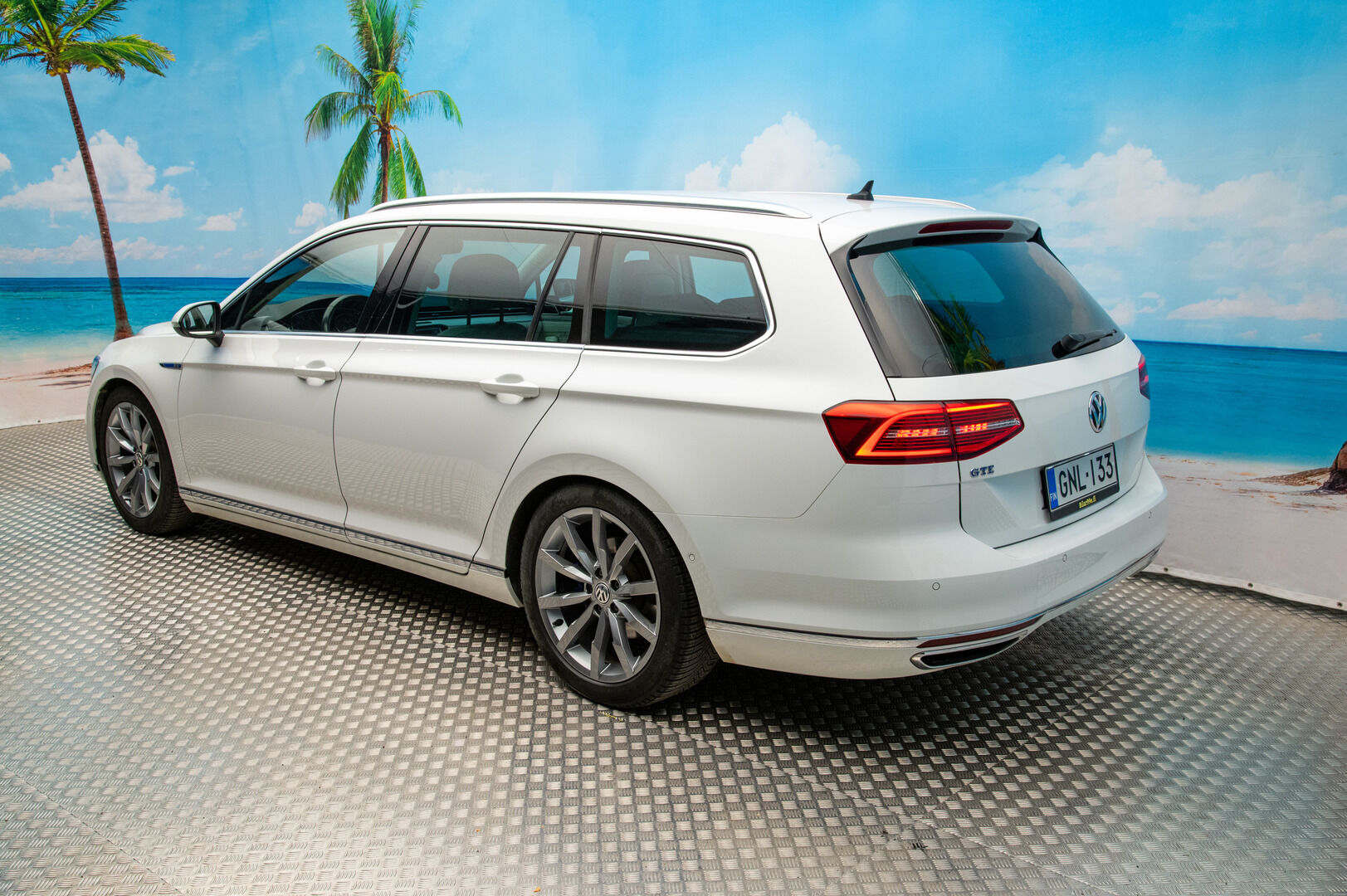 Volkswagen Passat 2016 Variant GTE Plug-In Hybrid 160 kW (218 hv) DSG-automaatti - Hierova penkki | ACC | Koukku | Veeman vanteet | P.Kamera | 2x renkaat&alumiinivanteet