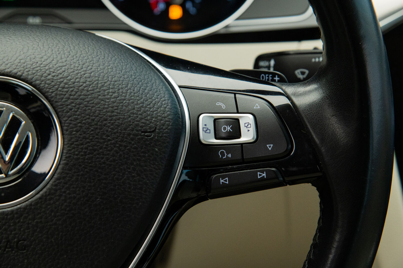 Volkswagen Passat 2016 Variant GTE Plug-In Hybrid 160 kW (218 hv) DSG-automaatti - Hierova penkki | ACC | Koukku | Veeman vanteet | P.Kamera | 2x renkaat&alumiinivanteet