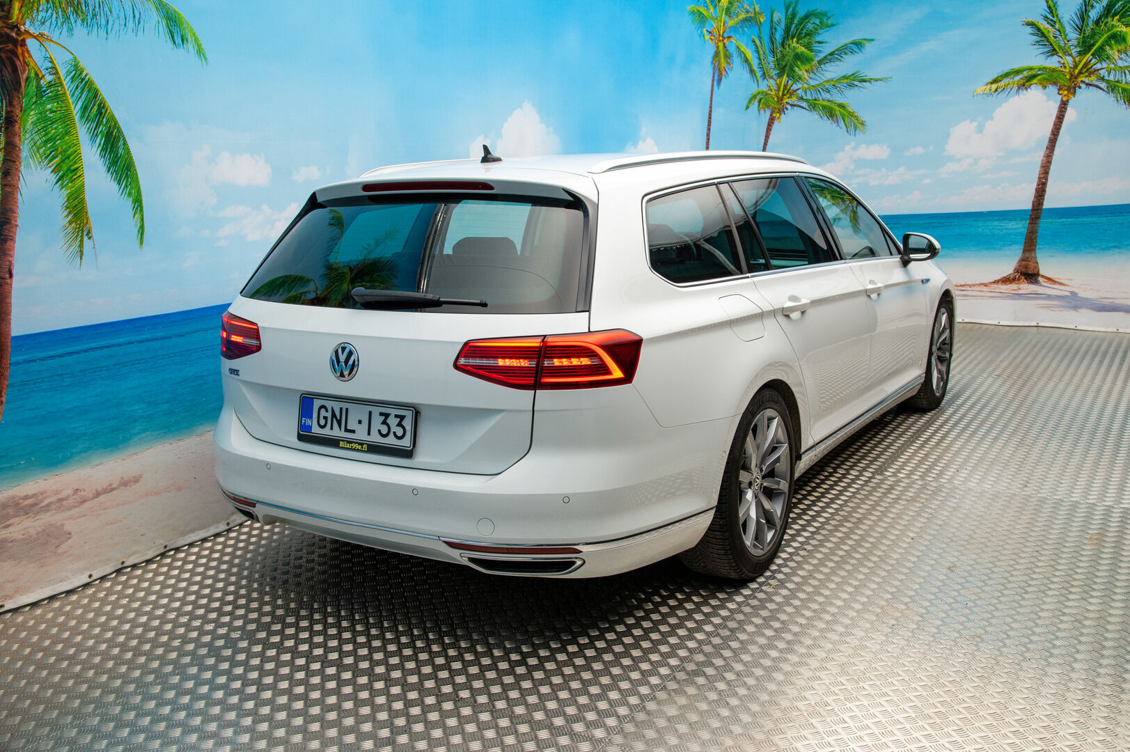 Volkswagen Passat 2016 Variant GTE Plug-In Hybrid 160 kW (218 hv) DSG-automaatti - Hierova penkki | ACC | Koukku | Veeman vanteet | P.Kamera | 2x renkaat&alumiinivanteet